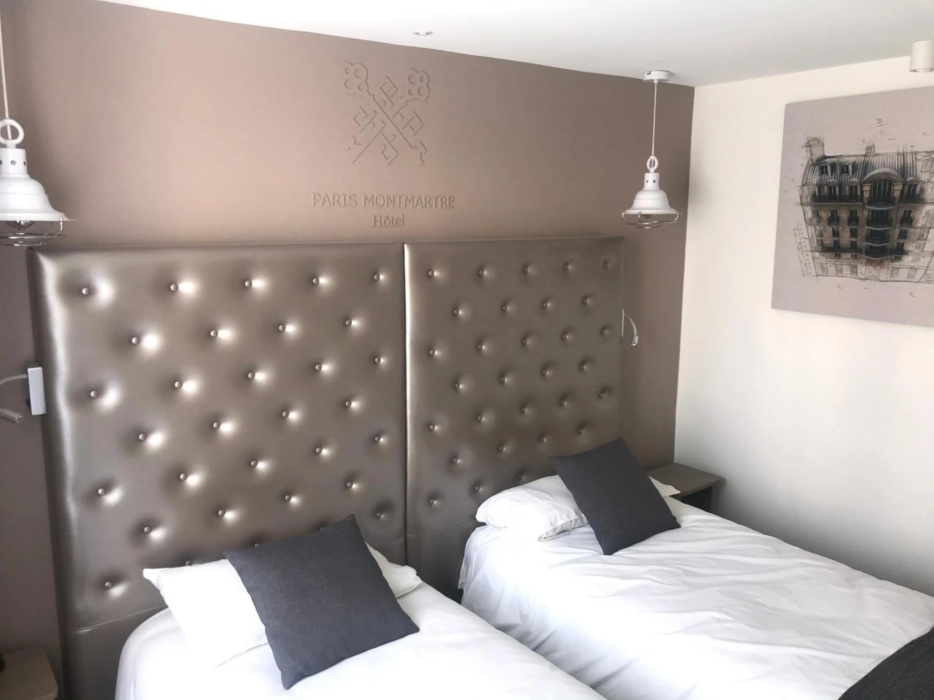 Bed in Hotel de Paris Montmartre