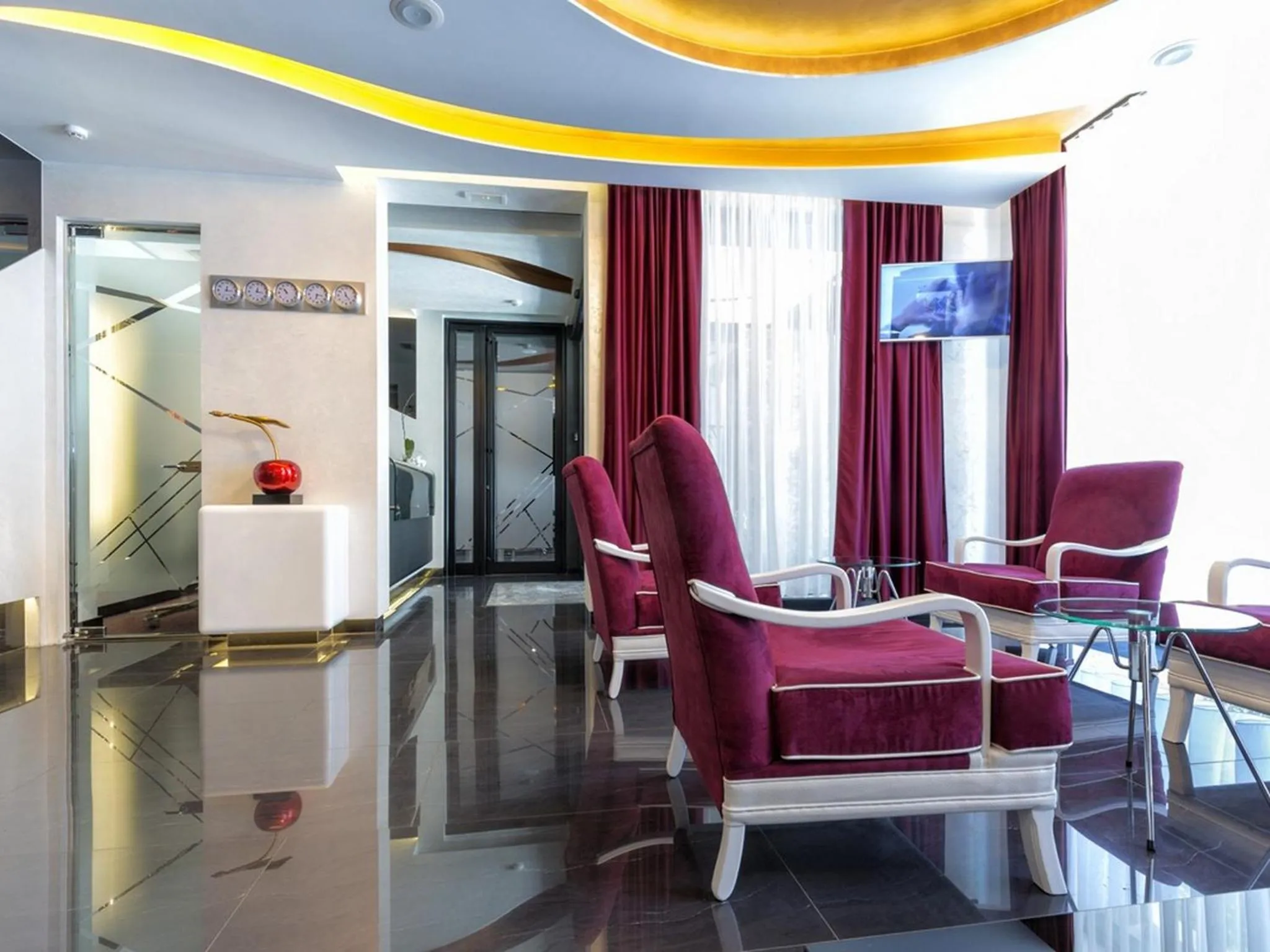 Communal lounge/ TV room in Nova City Garni Hotel Signature Collection