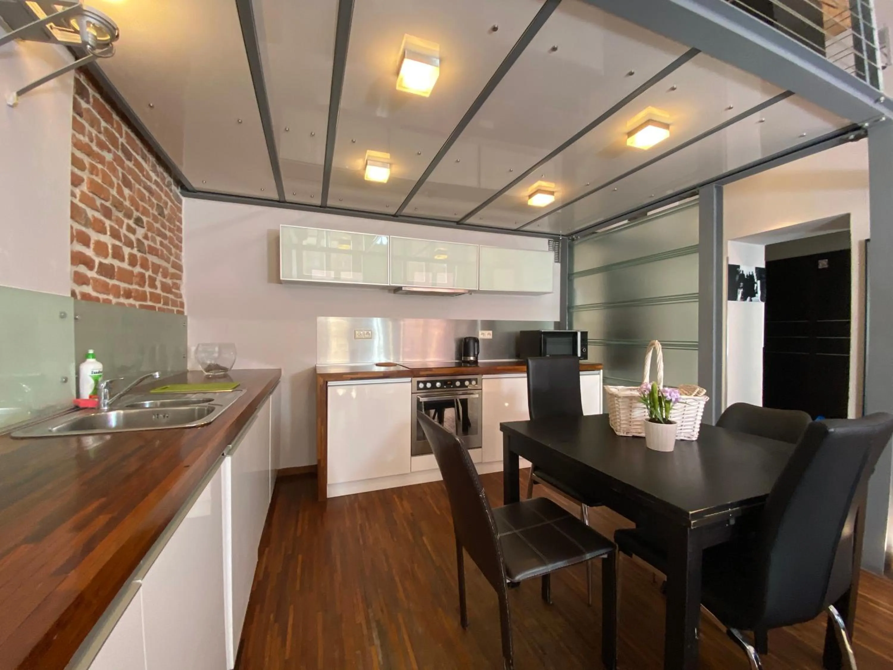 Kitchen or kitchenette in P&J Apartments Floriańska