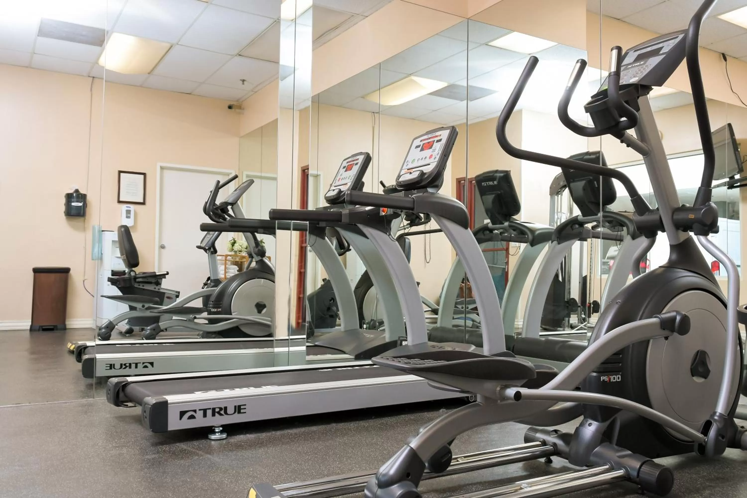 Fitness centre/facilities in Gateway Hotel Santa Monica