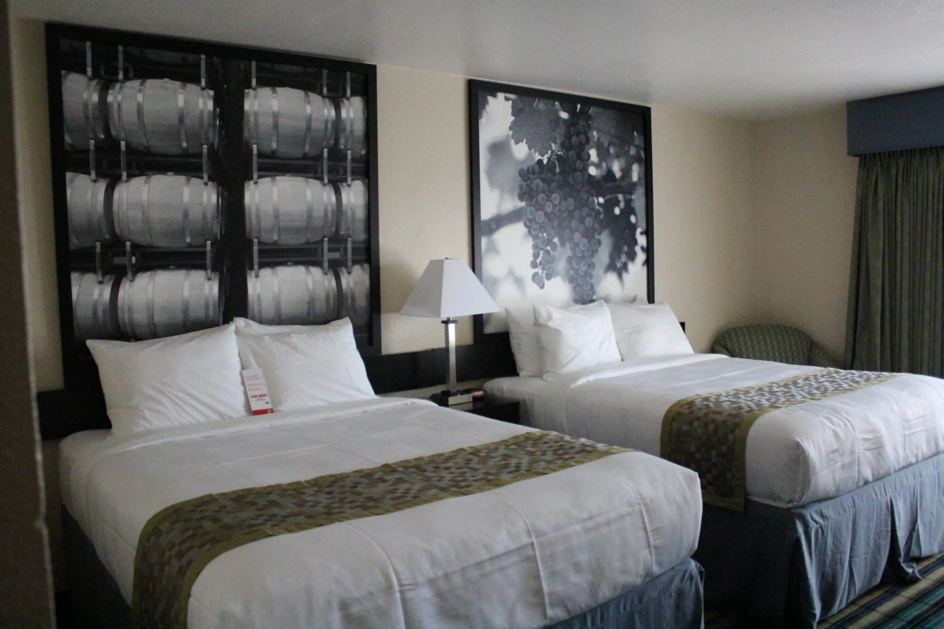 Photo of the whole room in Super 8 by Wyndham Vallejo/Napa Valley