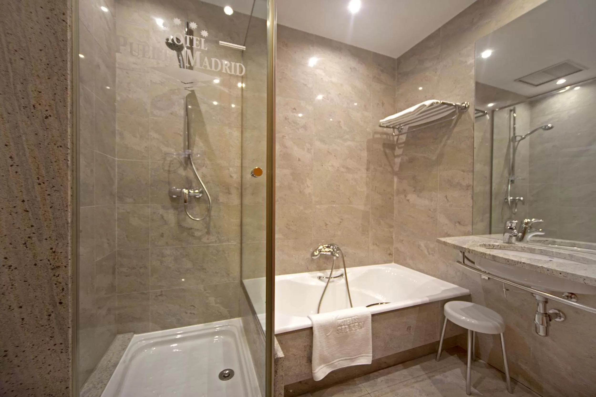 Bathroom in Silken Puerta Madrid