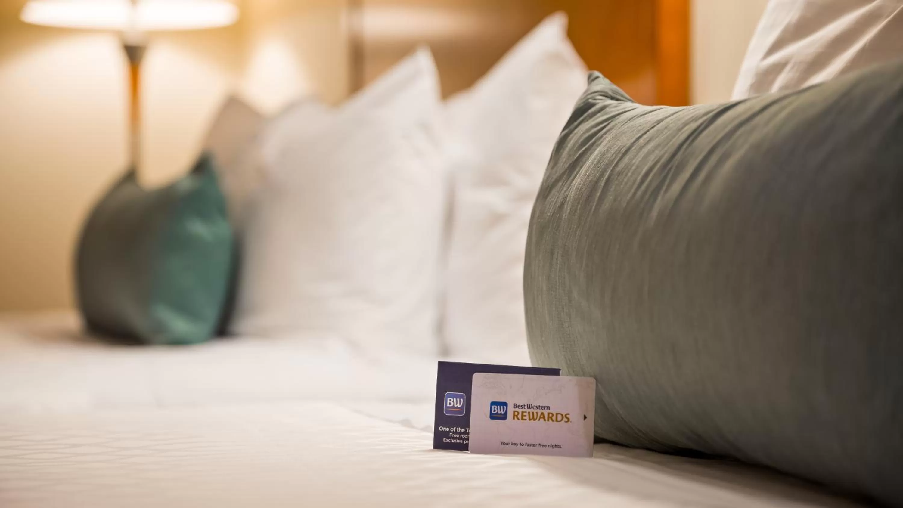 Bed in Best Western PLUS Chemainus Inn