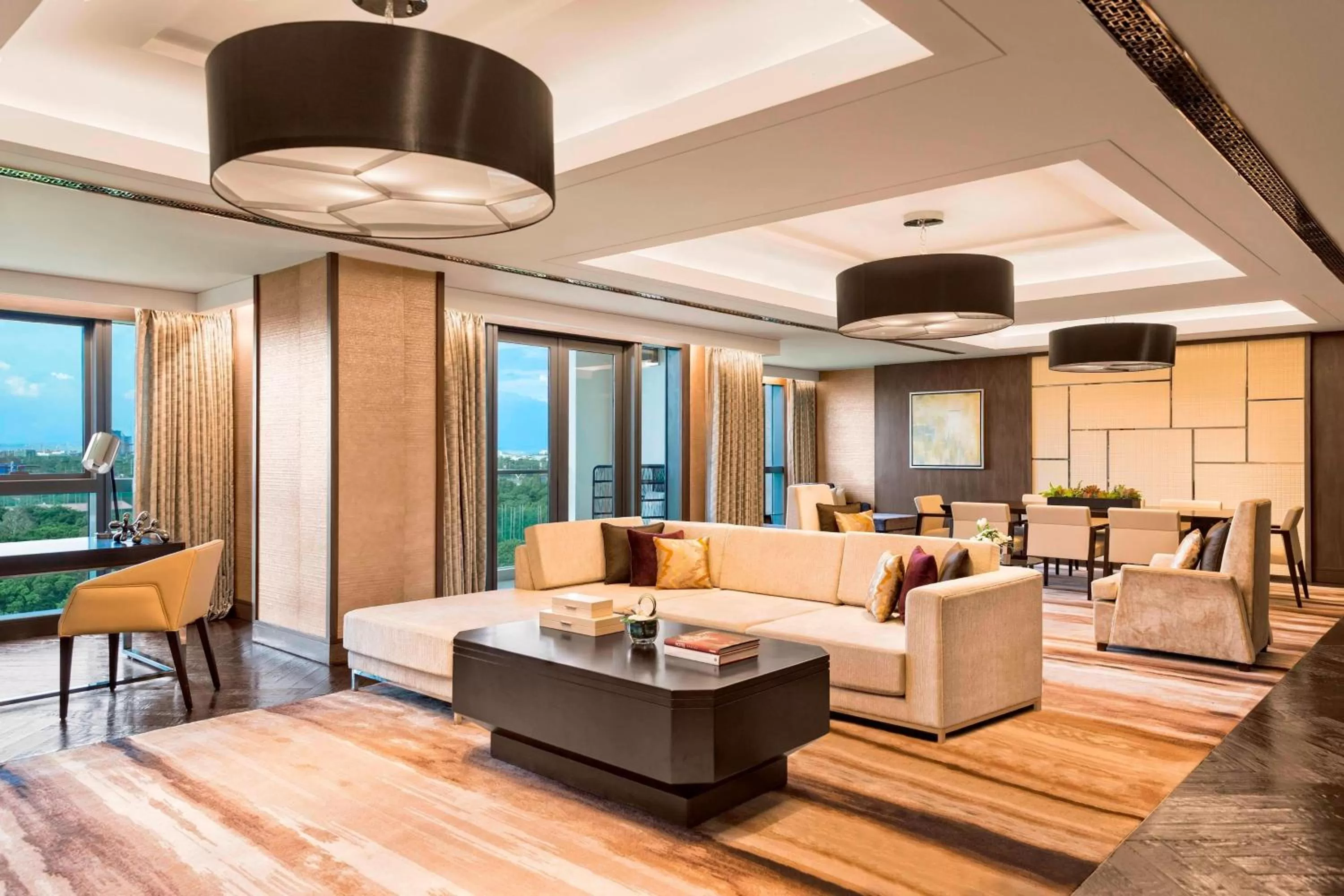 Lounge or bar in Manila Marriott Hotel at Newport World Resorts