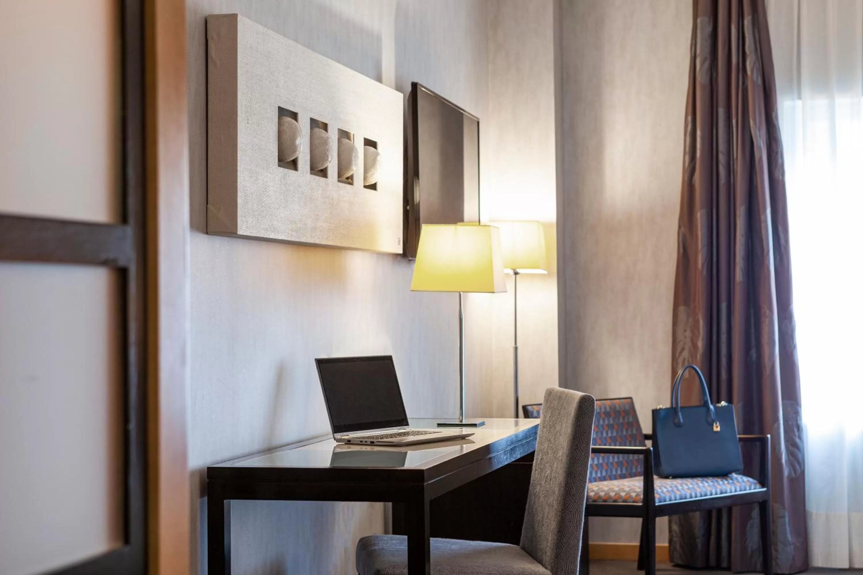 Photo of the whole room in Hotel Macià Real De La Alhambra