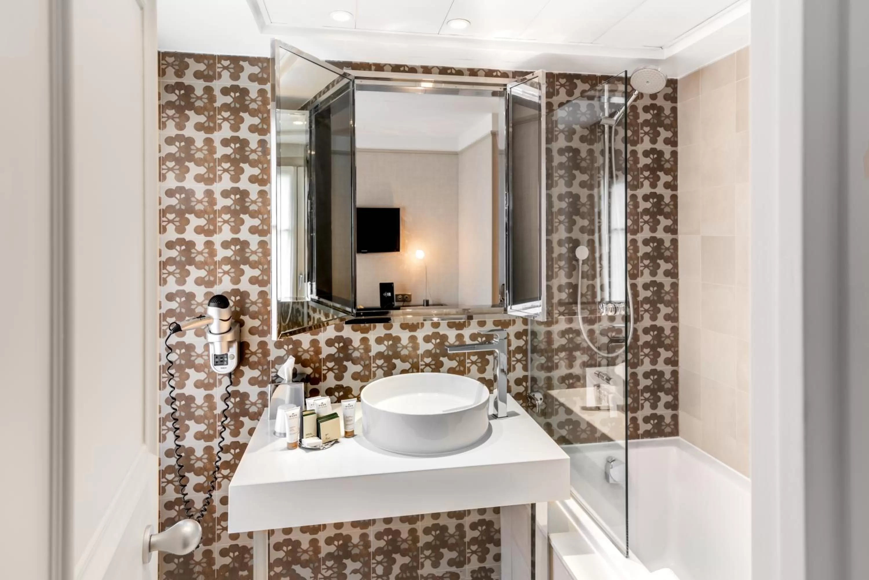 Bathroom in Hôtel Duo