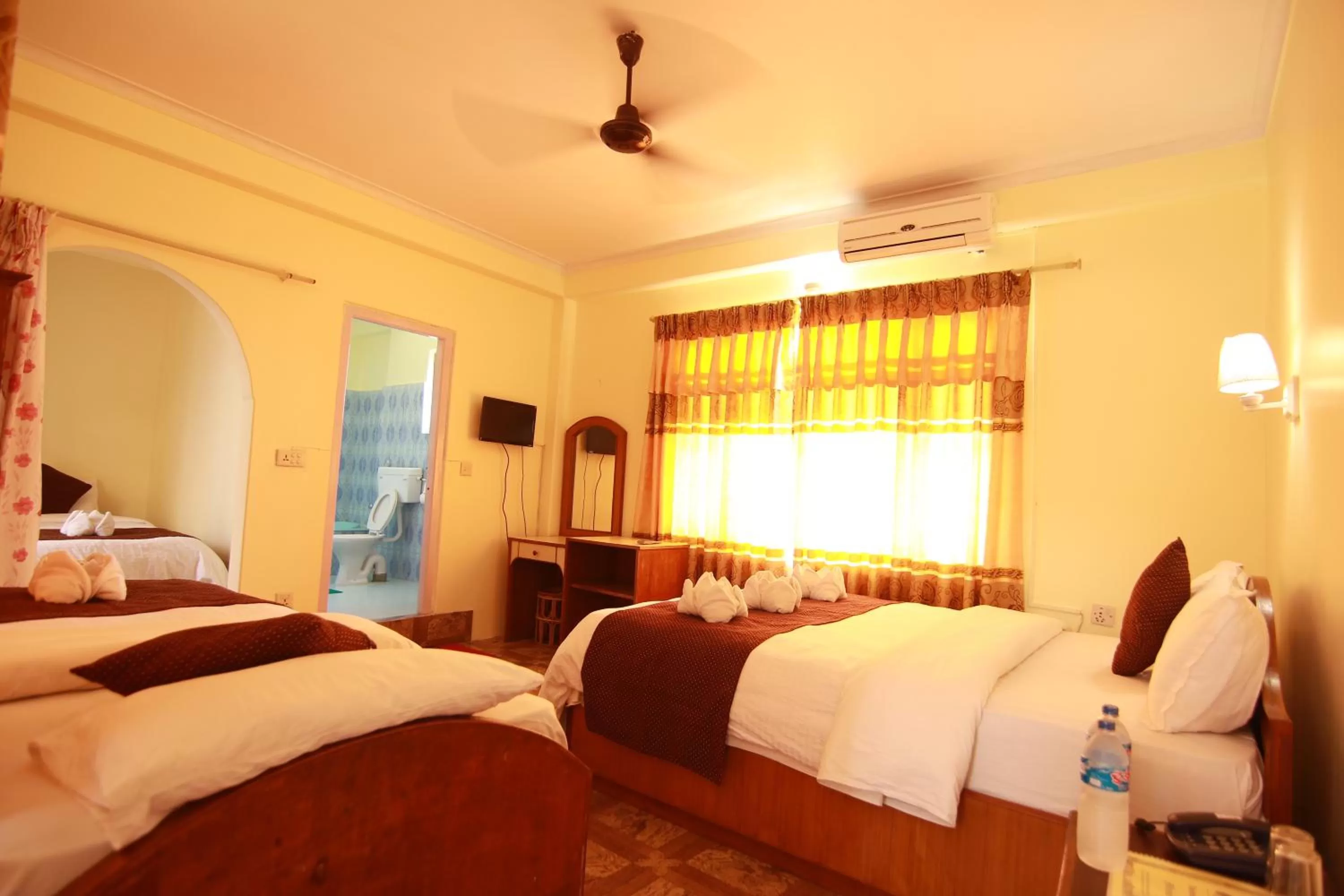 Bedroom, Bed in Hotel Himalayan Inn