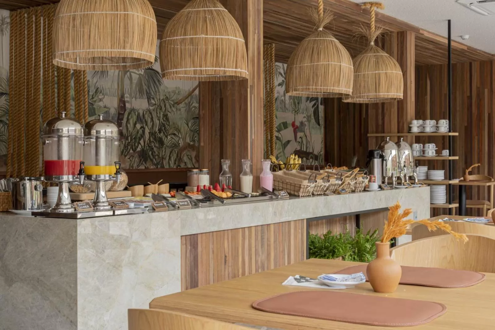 Restaurant/places to eat in Pauli Boutique Hotel