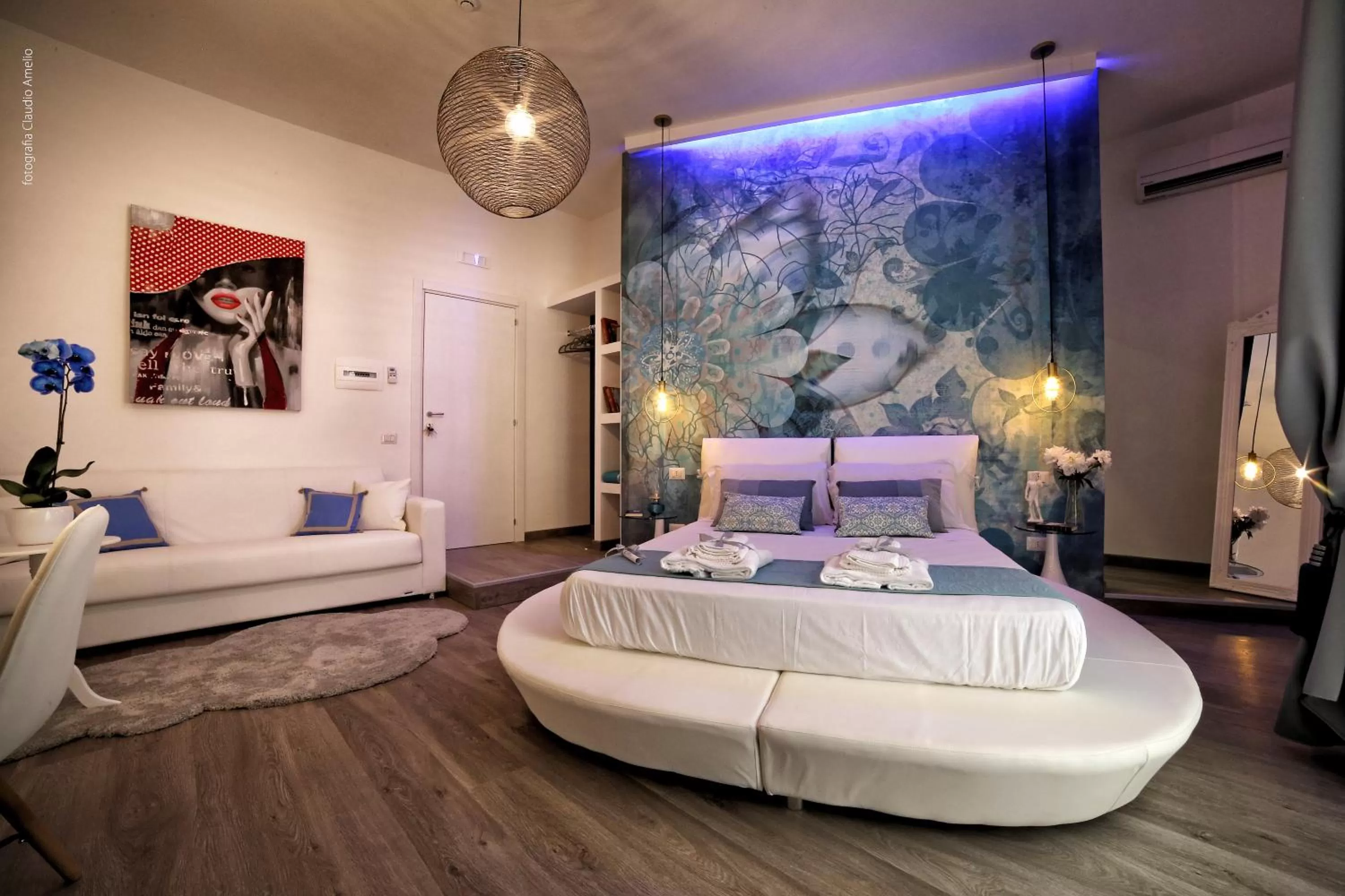 Photo of the whole room, Bed in Bourbon House