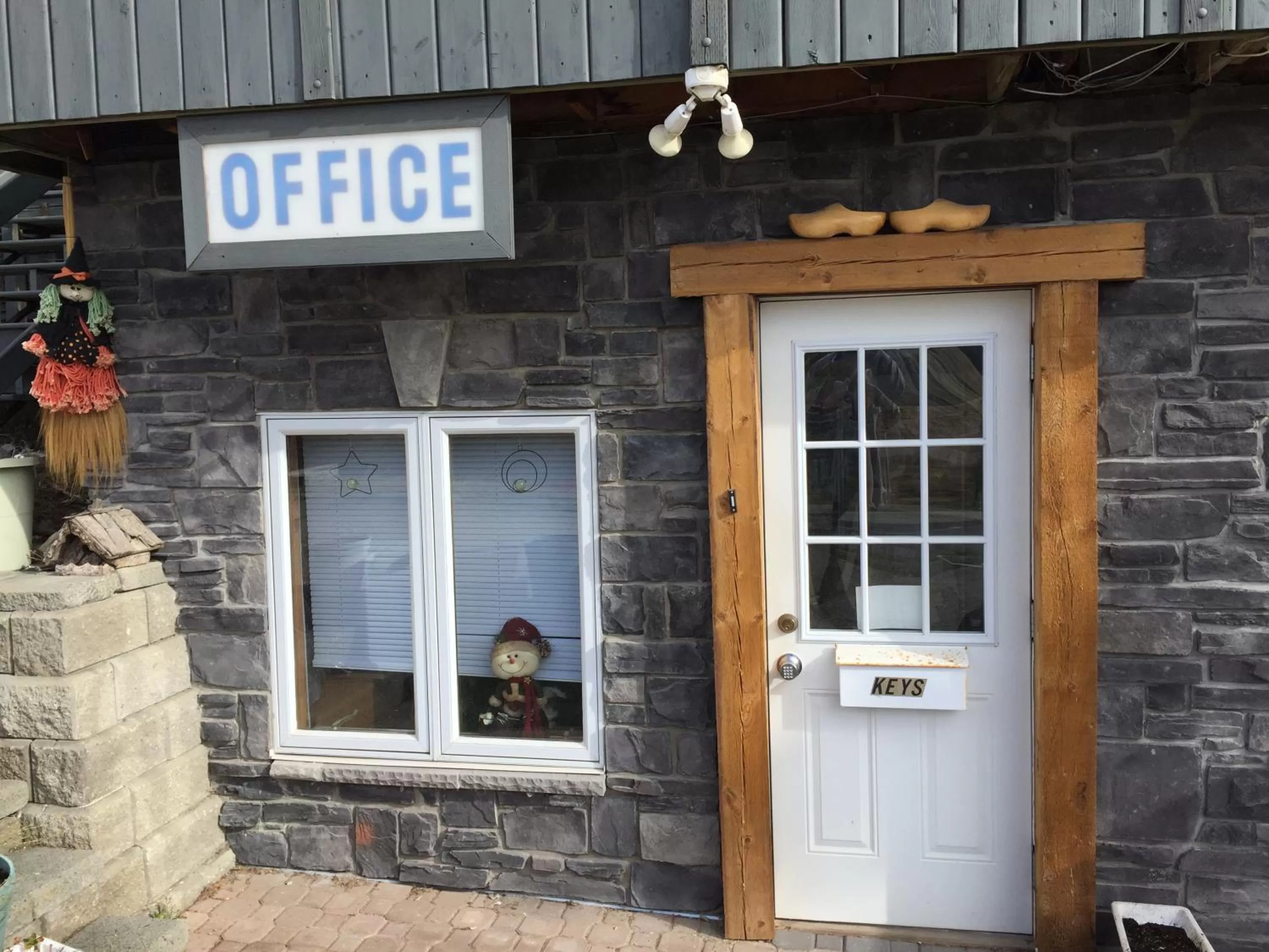 Property building in Misty River Lodge