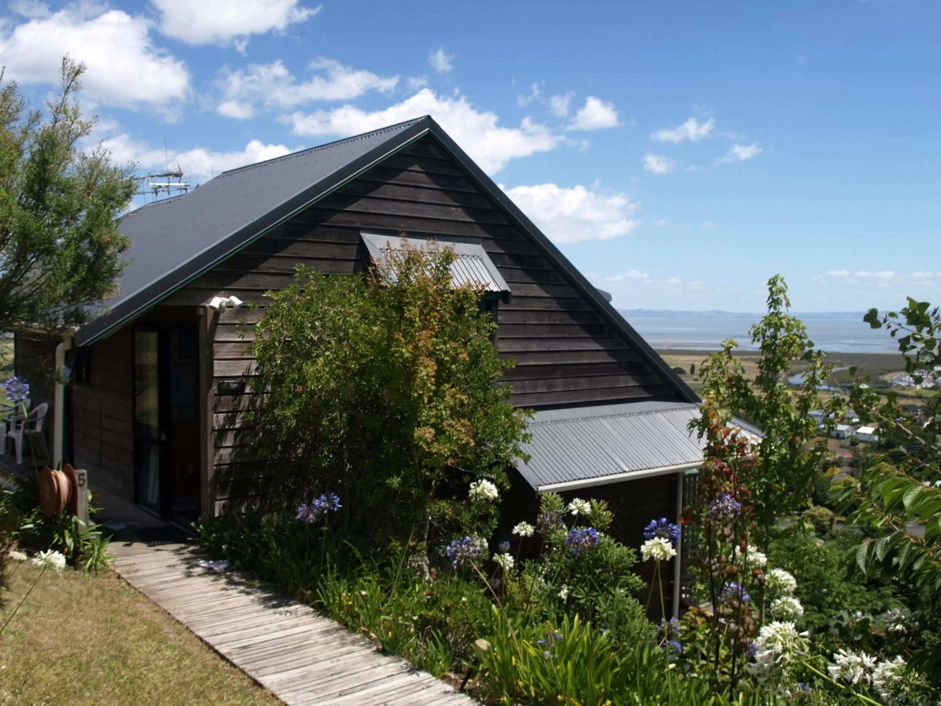 Property building in Grafton Cottage & Chalets