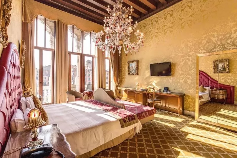 Photo of the whole room, Bed in Pesaro Palace