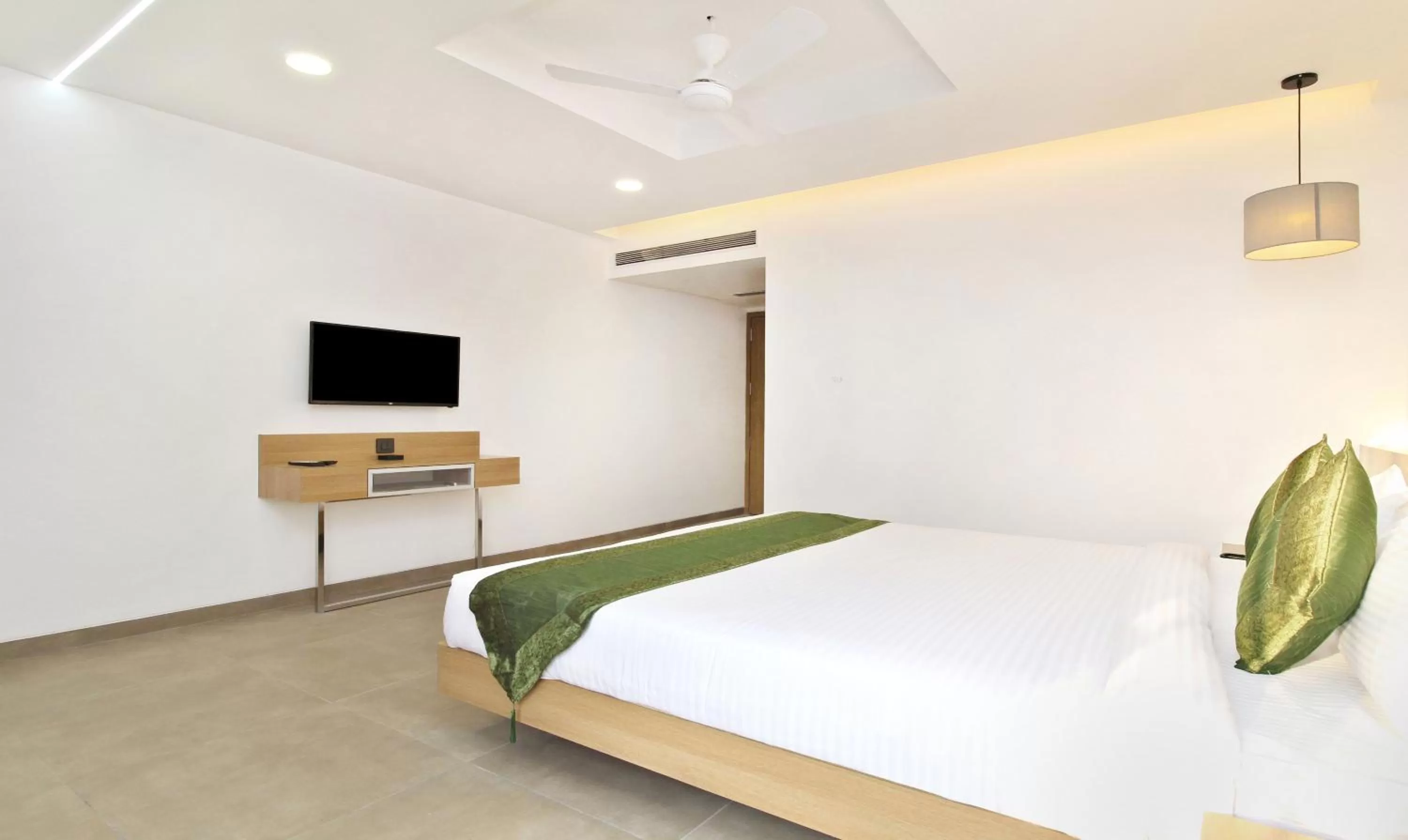 Bed in Treebo City Inn, Satara