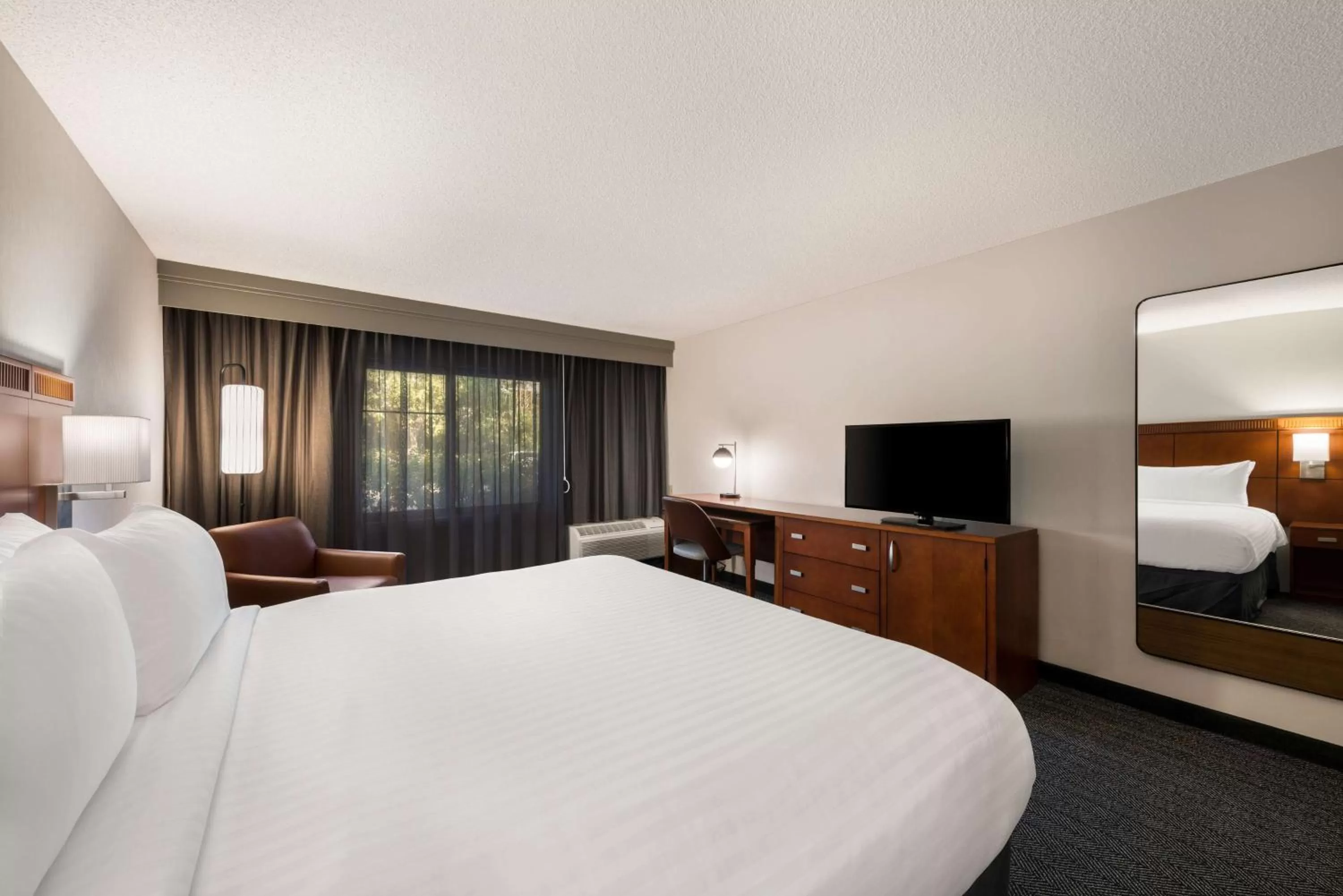 Bedroom, Bed in Sonesta Select San Jose Airport