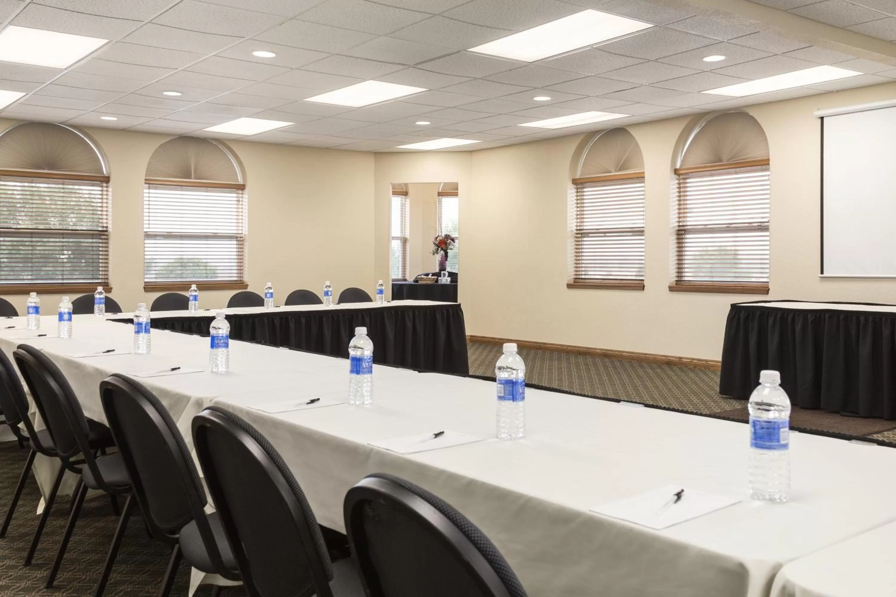 Meeting/conference room in Country Inn & Suites by Radisson, Lincoln North Hotel and Conference Center, NE
