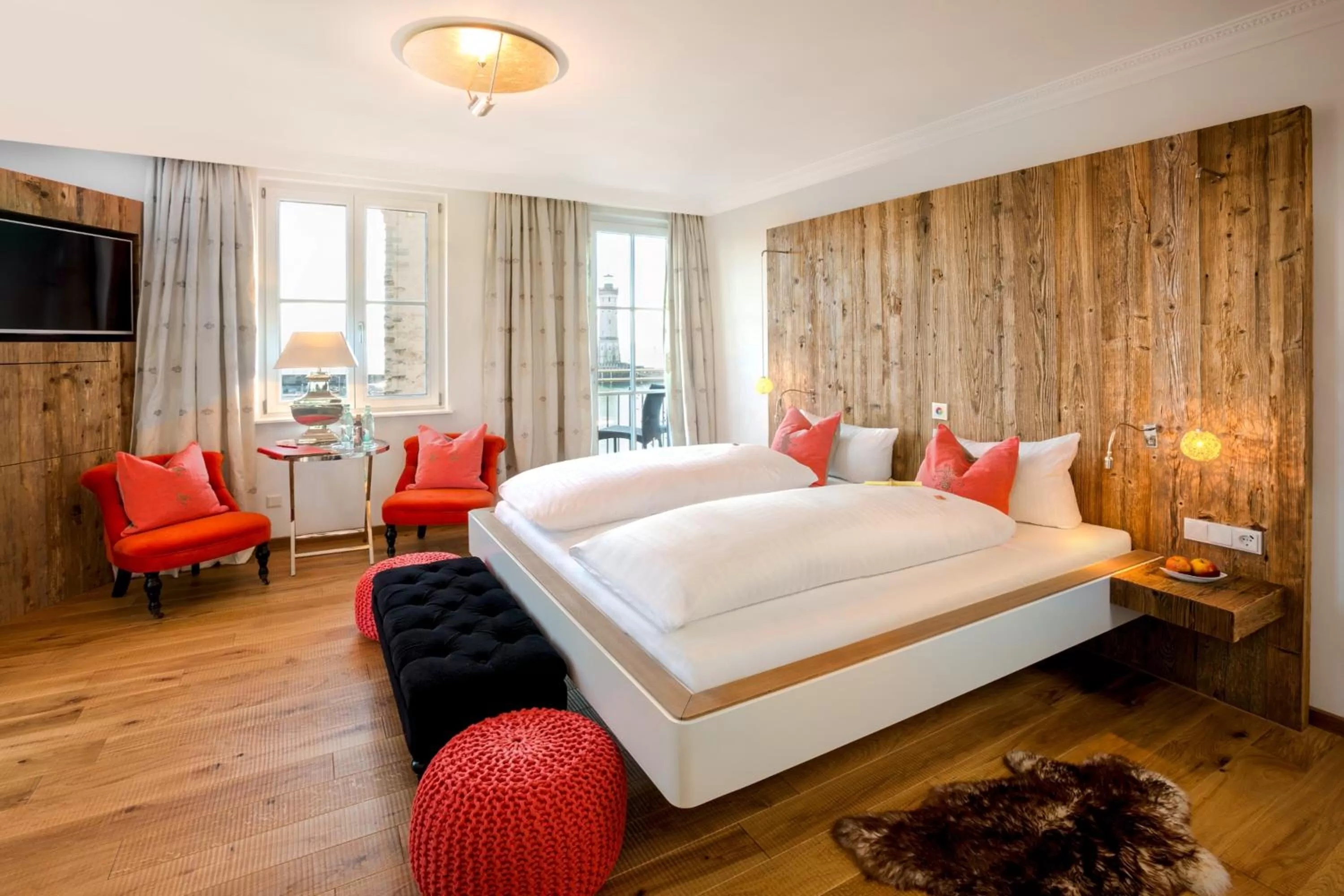 Photo of the whole room, Bed in YachtHotel Helvetia Spa- und Wellnessdomizil