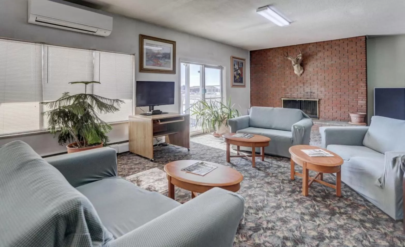 Seating area in Americas Best Value Inn Greeley