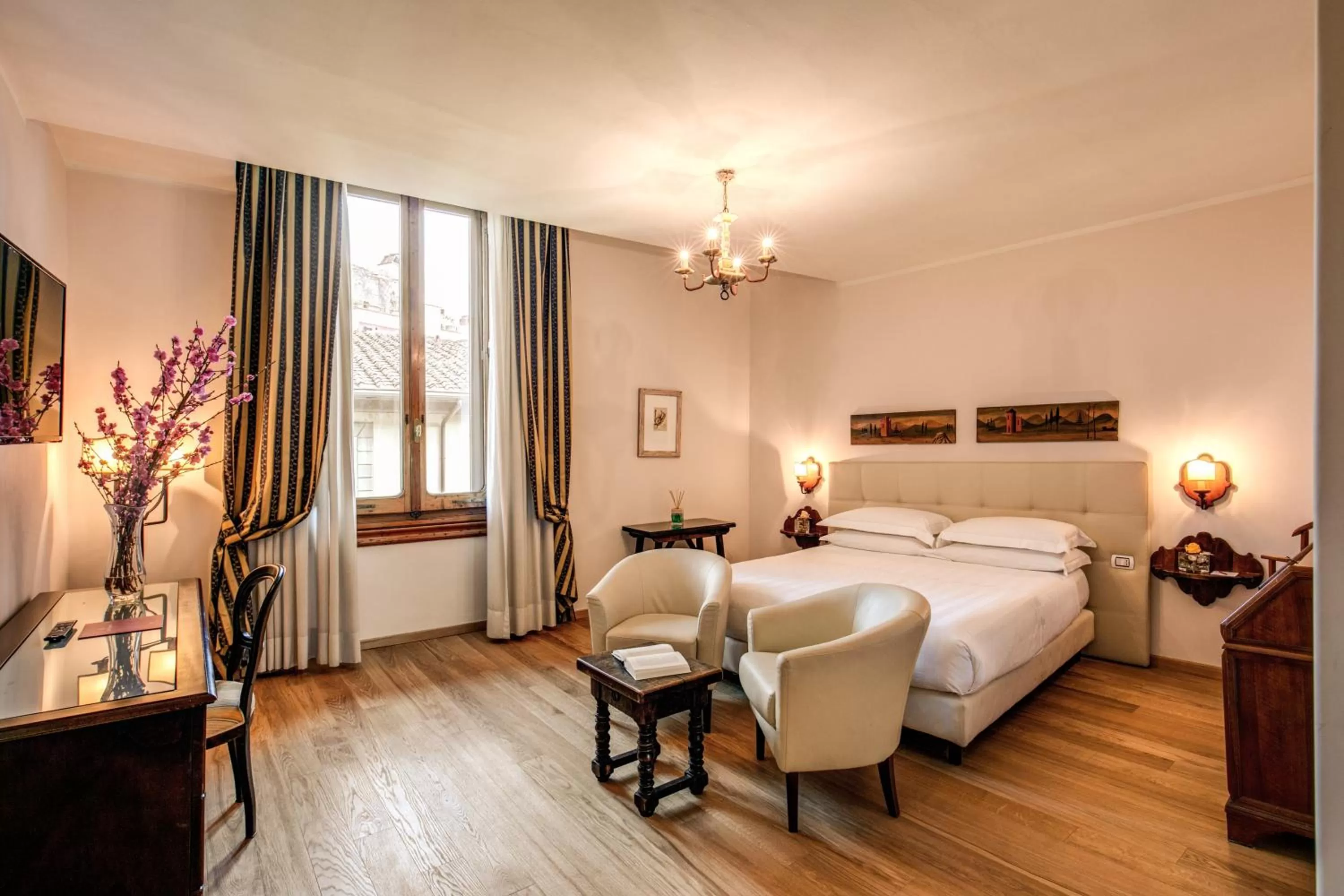 Bedroom, Bed in Hotel Croce Di Malta