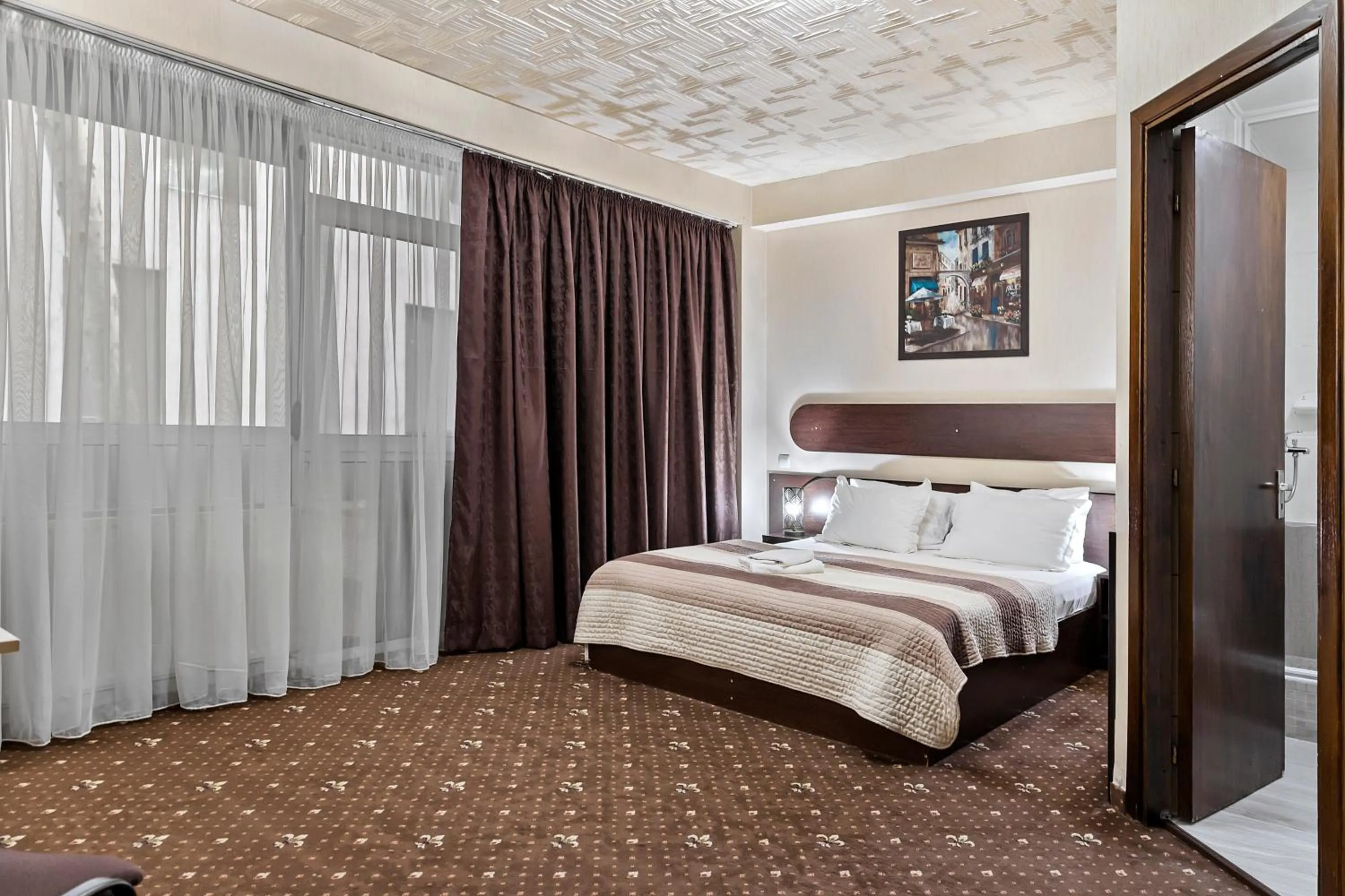 Bed in Hotel Charter Otopeni