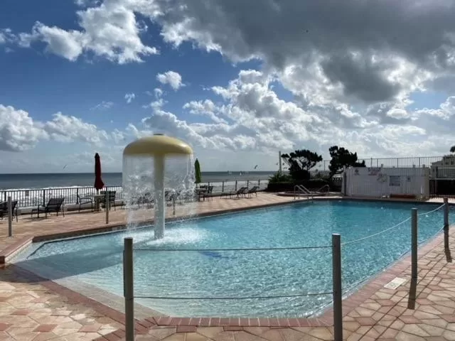 Swimming pool in La Quinta by Wyndham Oceanfront Daytona Beach