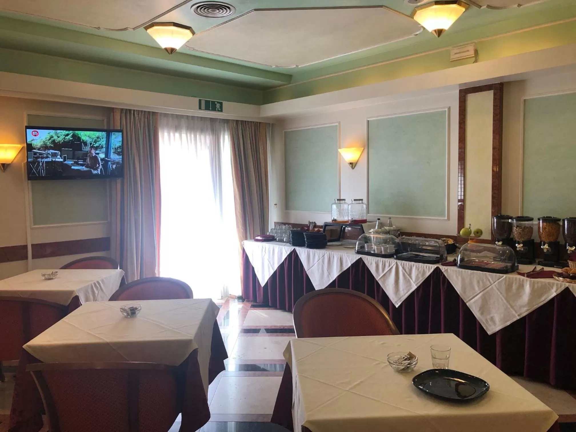 Breakfast in Hotel Motel Regal