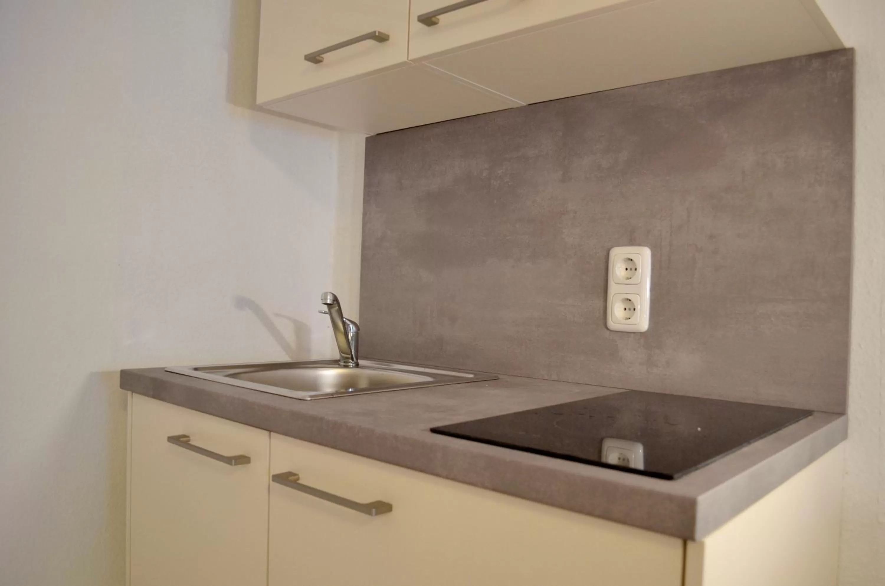 Kitchen or kitchenette, Kitchen/Kitchenette in Hana Aparthotel