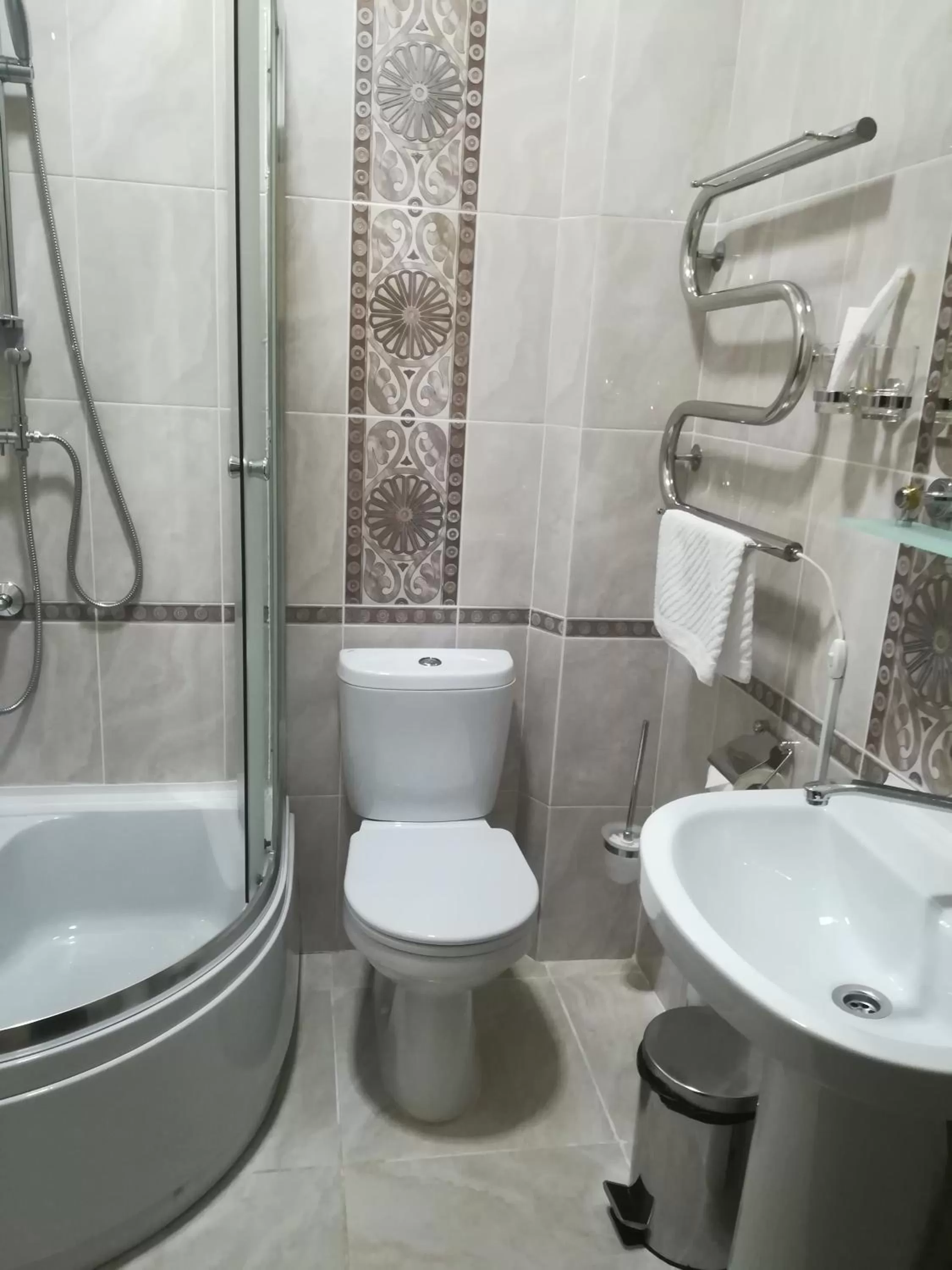 Toilet, Bathroom in Hotel Bahetle