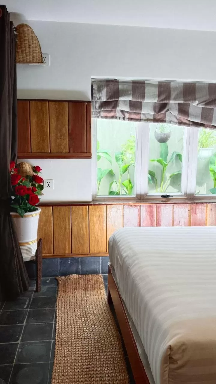 Photo of the whole room, Bed in Maison Model d'Angkor