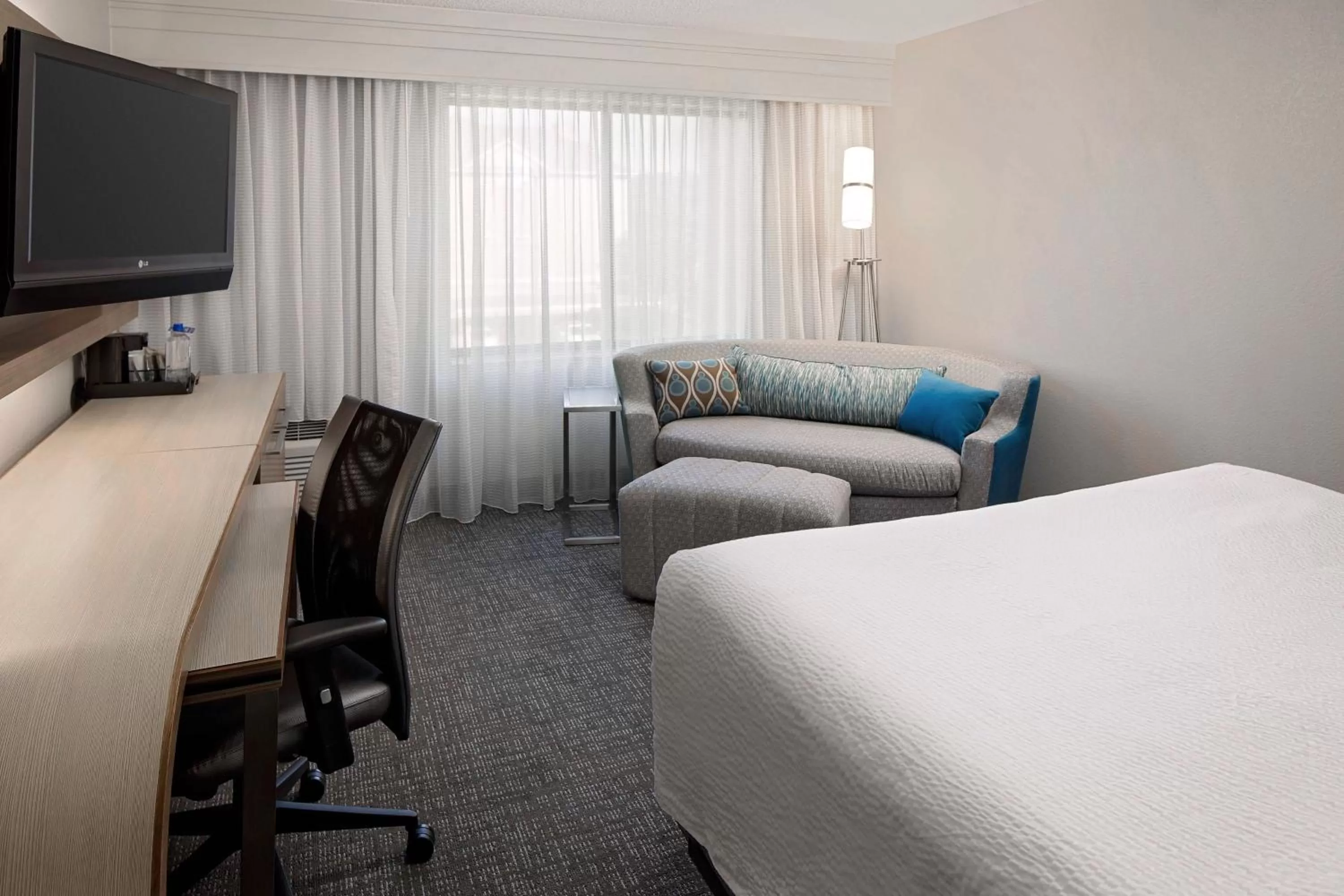 Photo of the whole room, Bed in Courtyard Houston Westchase