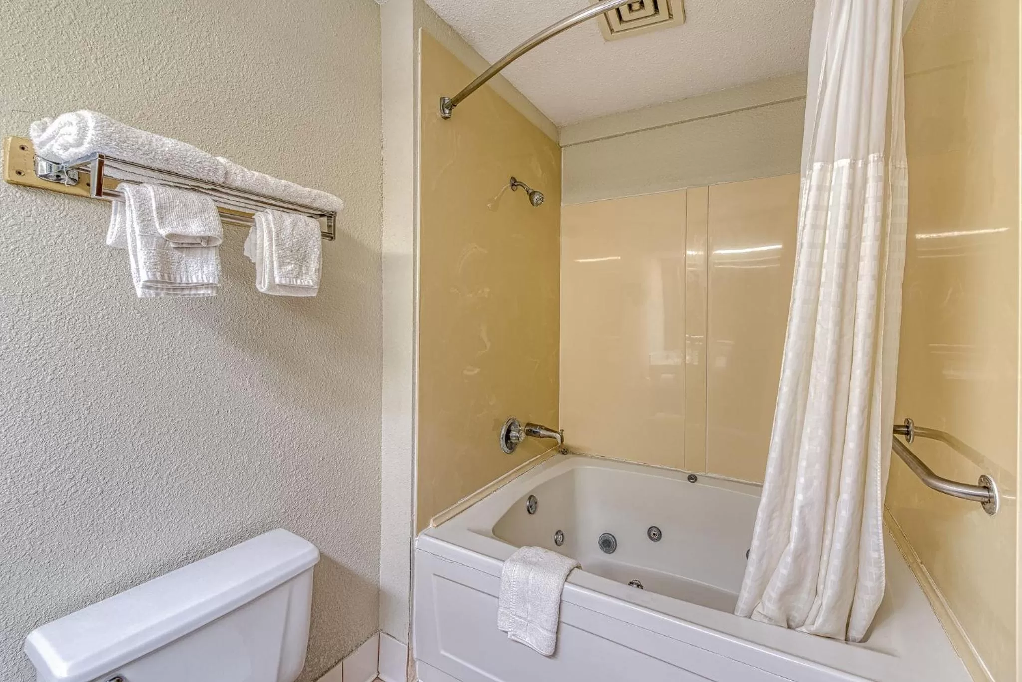 Toilet in American Inn & suites