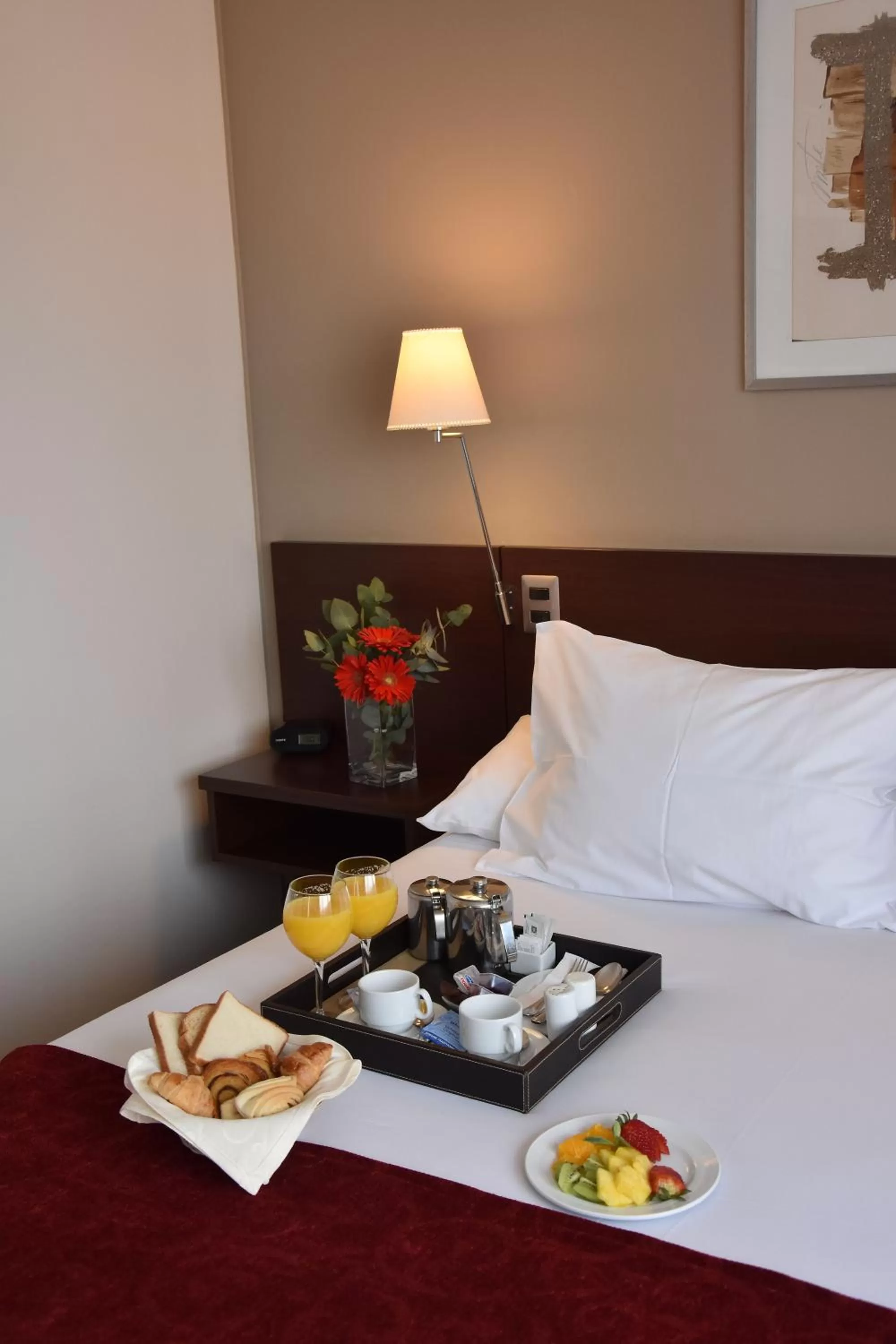 Continental breakfast, Bed in Hotel Director Vitacura