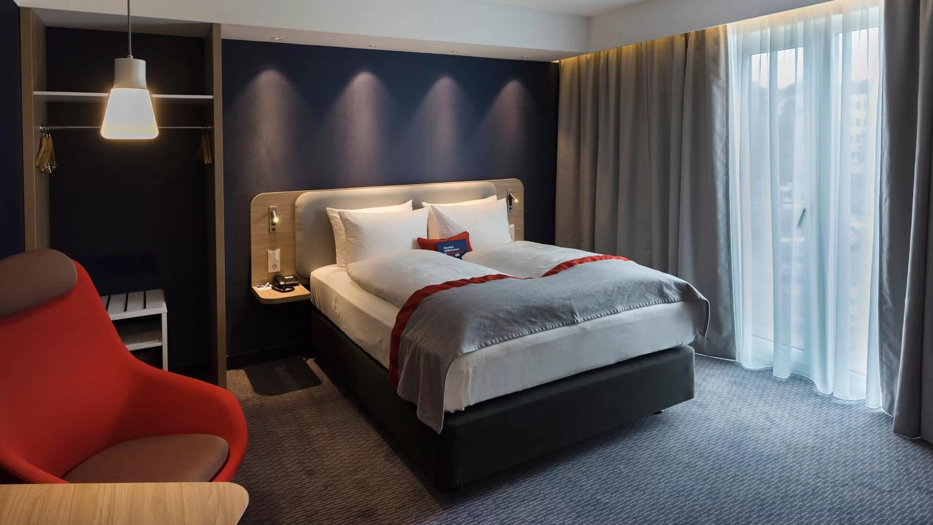 Photo of the whole room, Bed in Holiday Inn Express - Wiesbaden by IHG