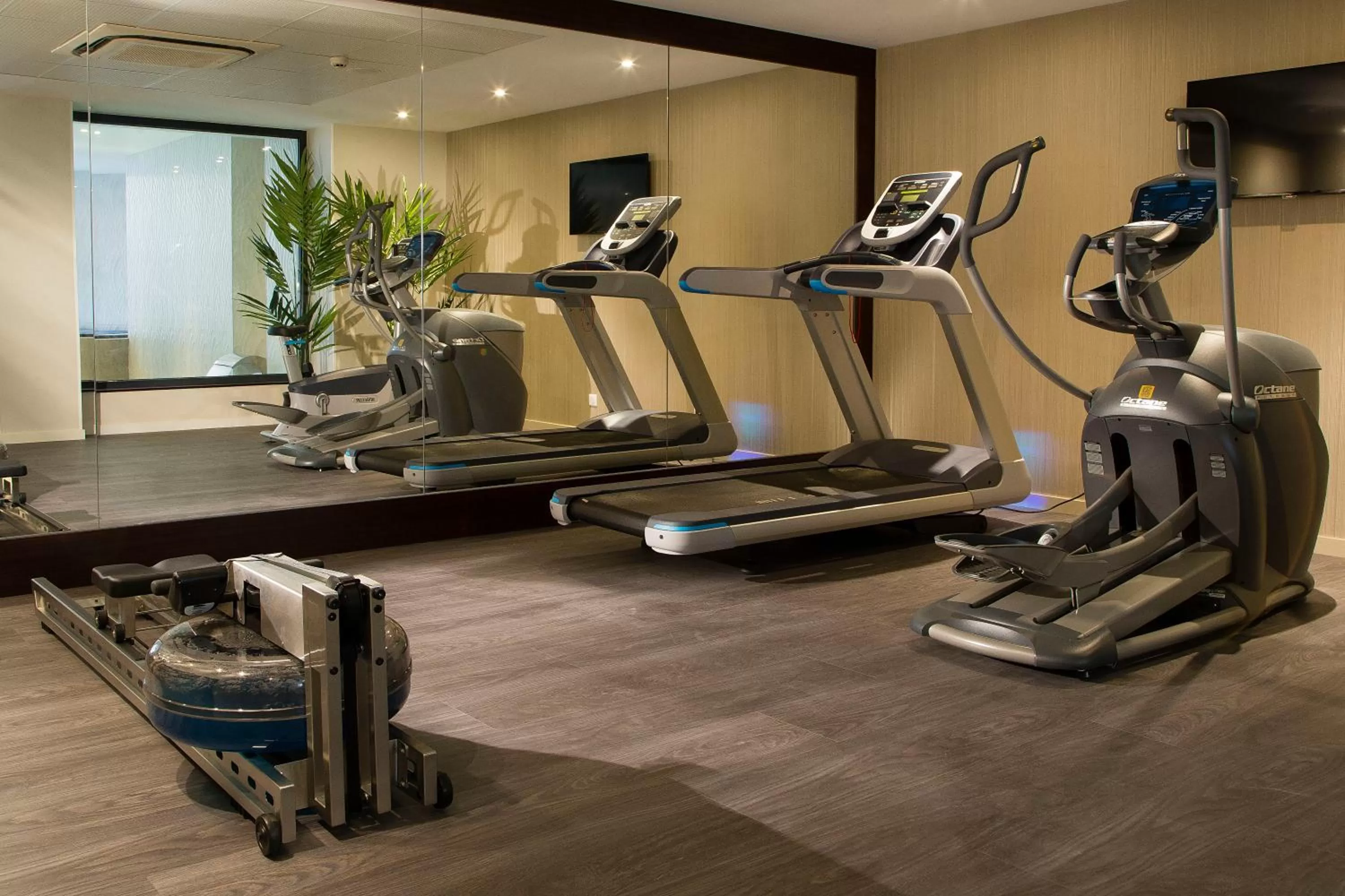 Fitness centre/facilities in Hôtel & SPA Oceania L'Univers Tours