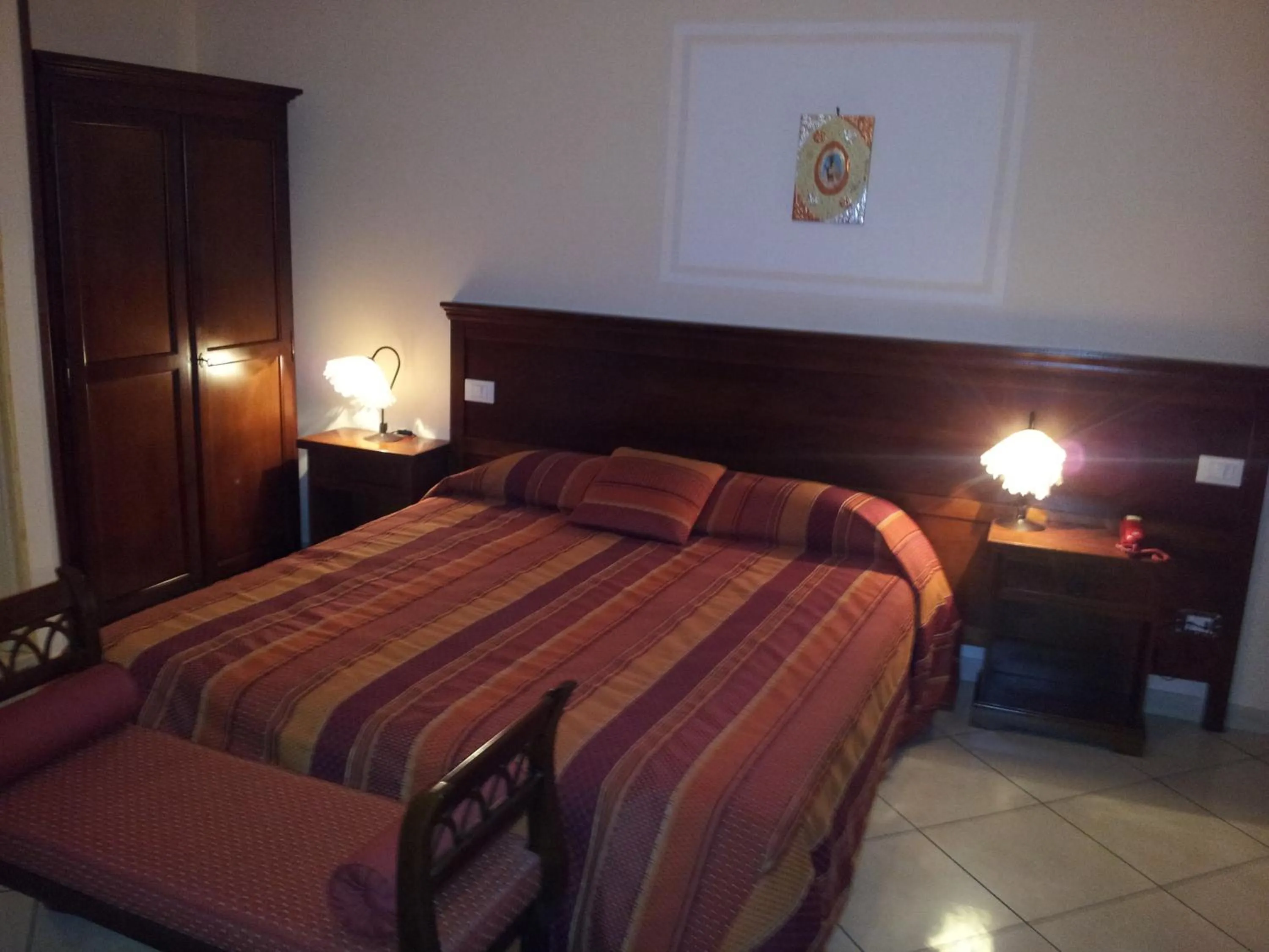 Bedroom in George Hotel