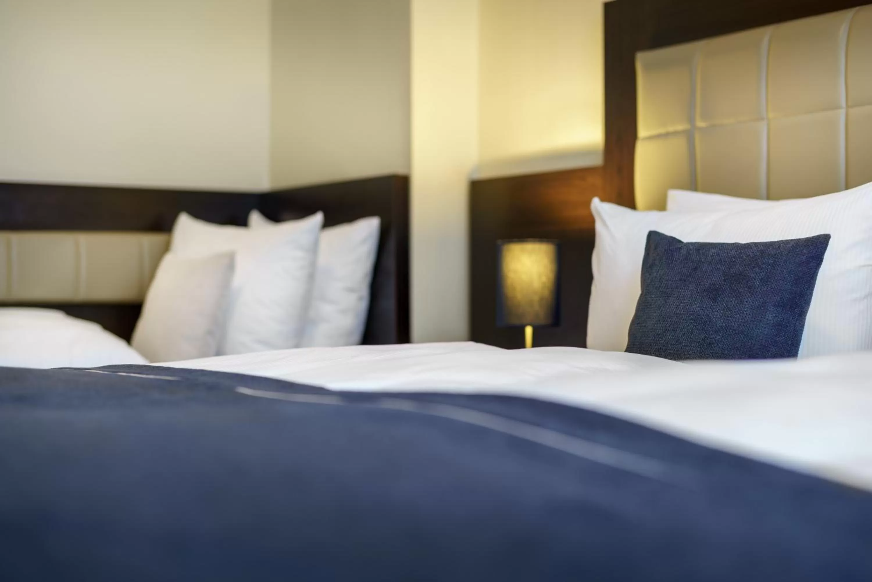 Photo of the whole room, Bed in Hotel Continental Hamburg Hauptbahnhof