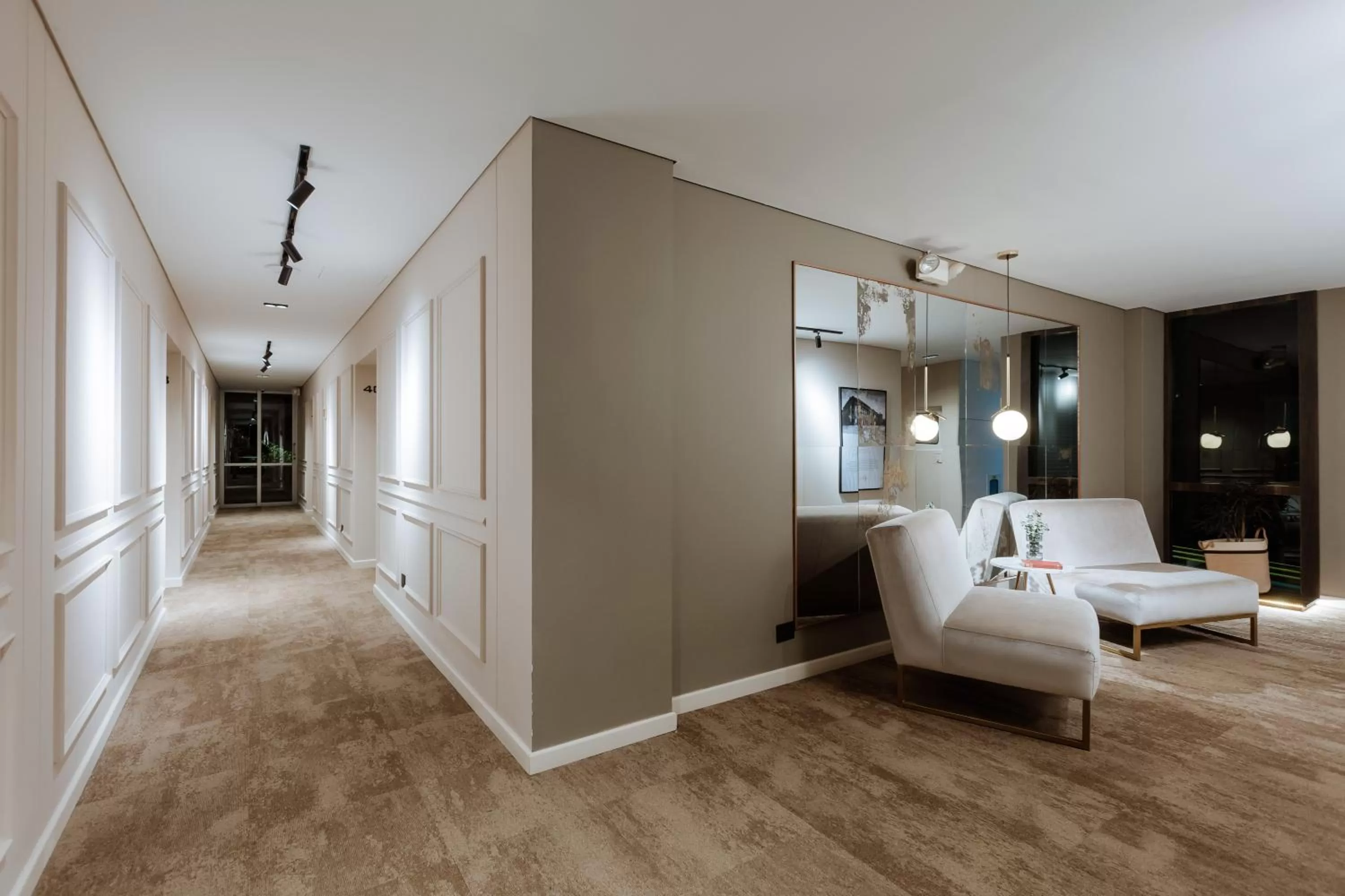 Facade/entrance, Bed in 1616 Hotel