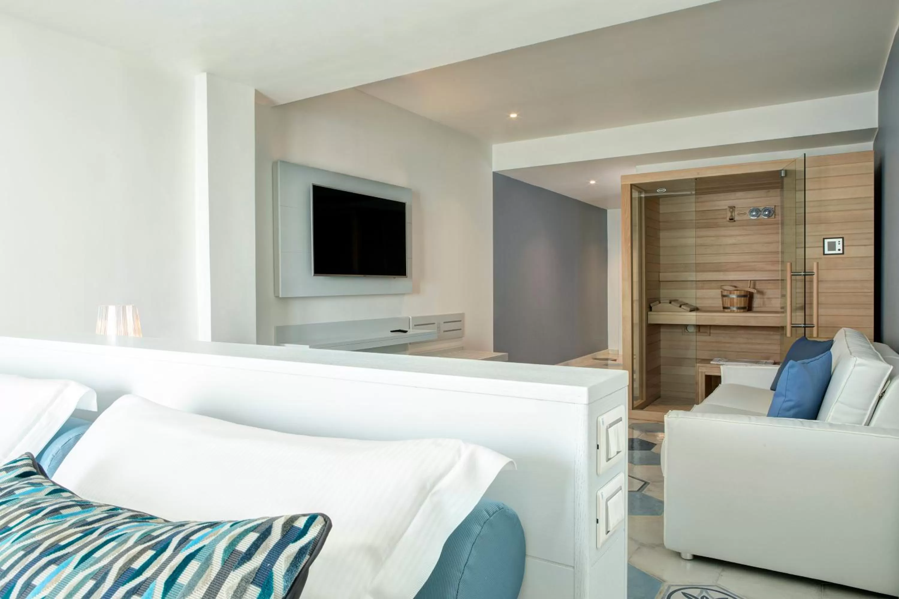 Photo of the whole room in Lloyd's Baia Hotel