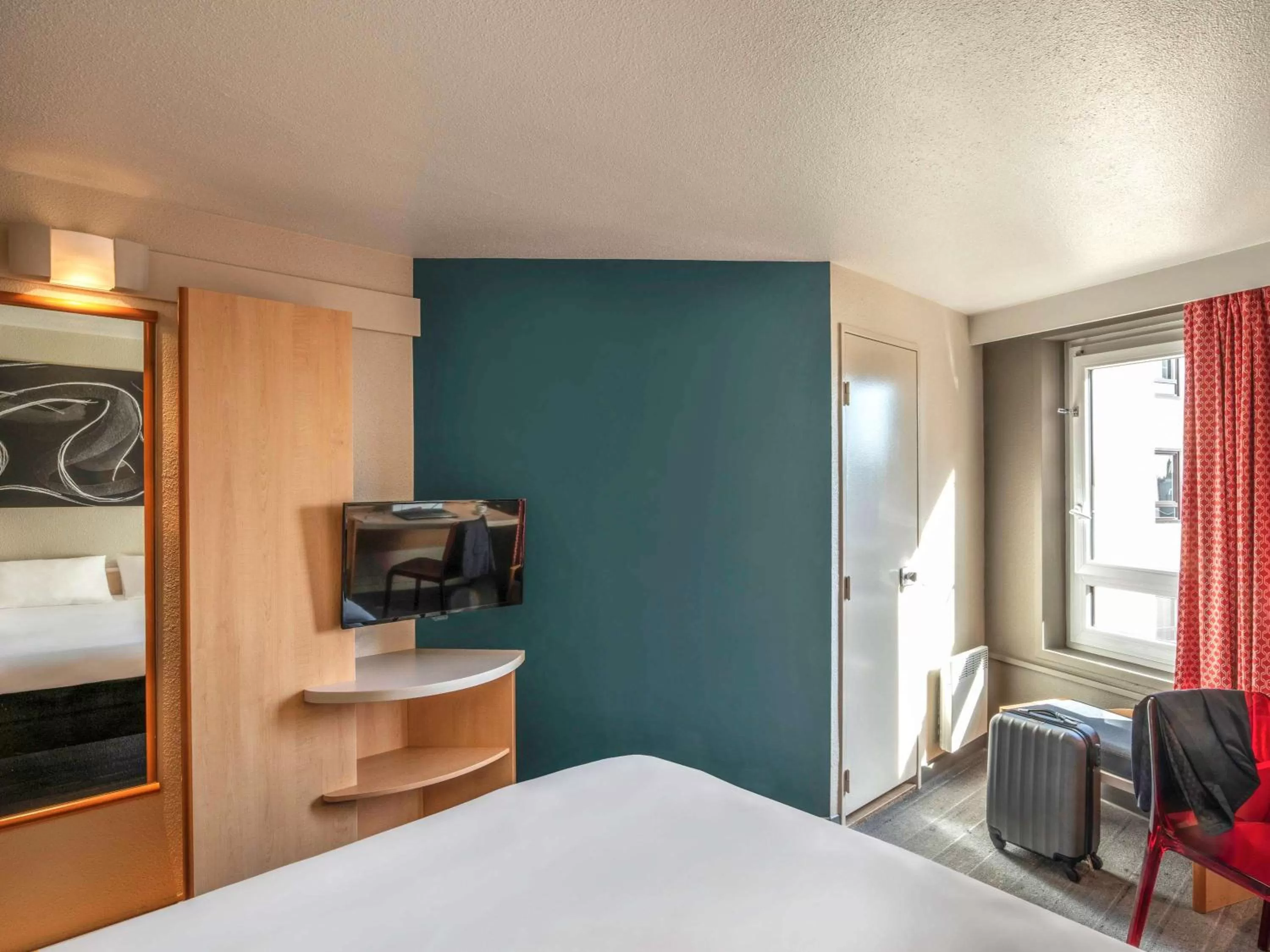 Photo of the whole room, Bed in ibis Tours Centre Gare