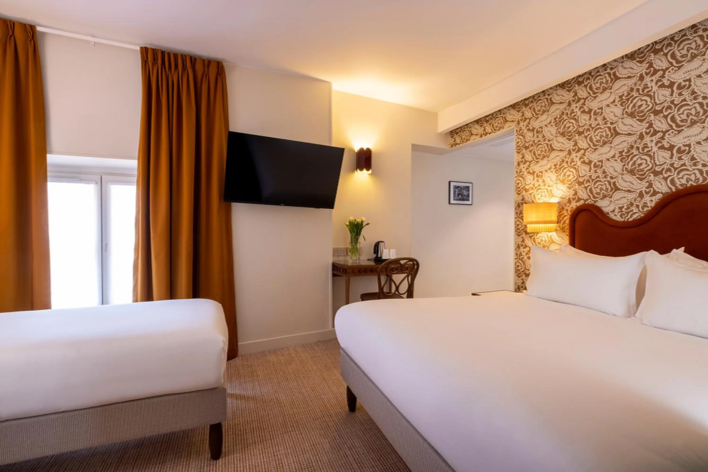 Bed in Hotel Michelet Odeon