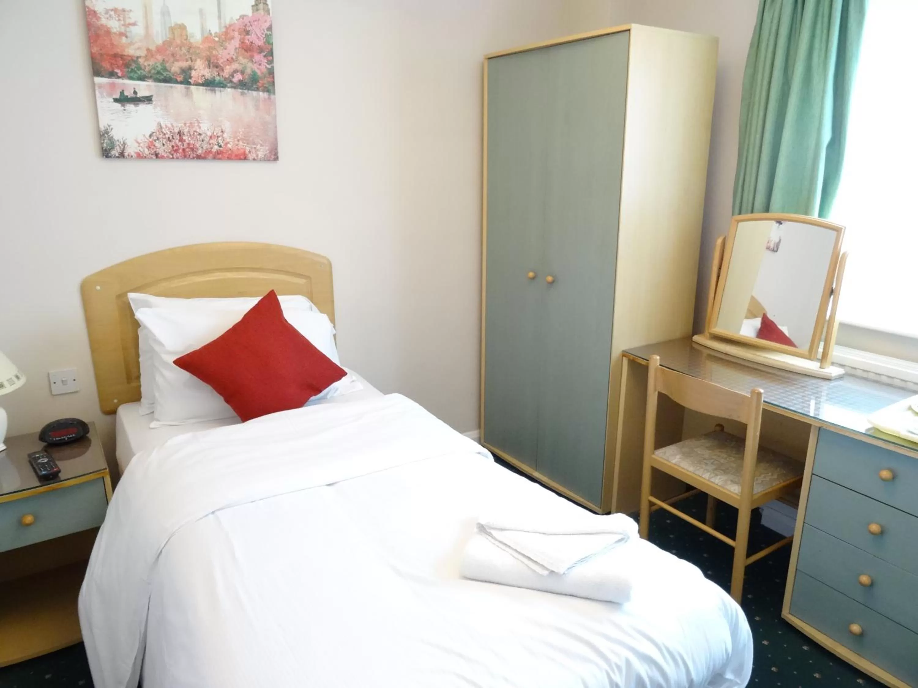 Bedroom, Bed in AJ Lodge