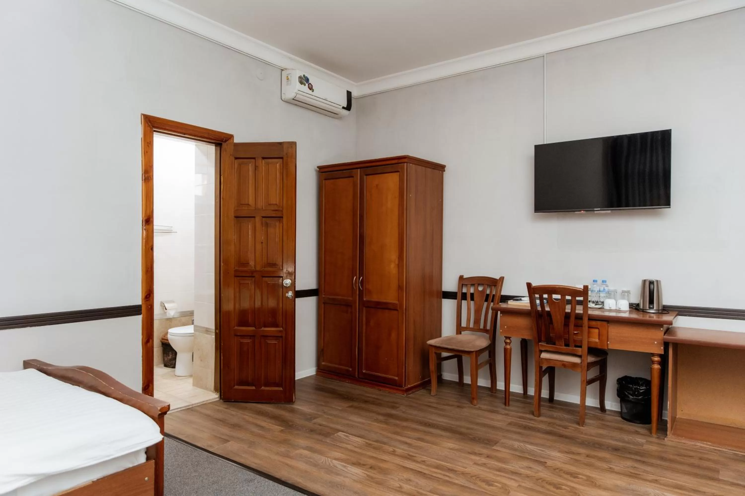 Photo of the whole room, TV/Entertainment Center in Stella Hotel Tashkent