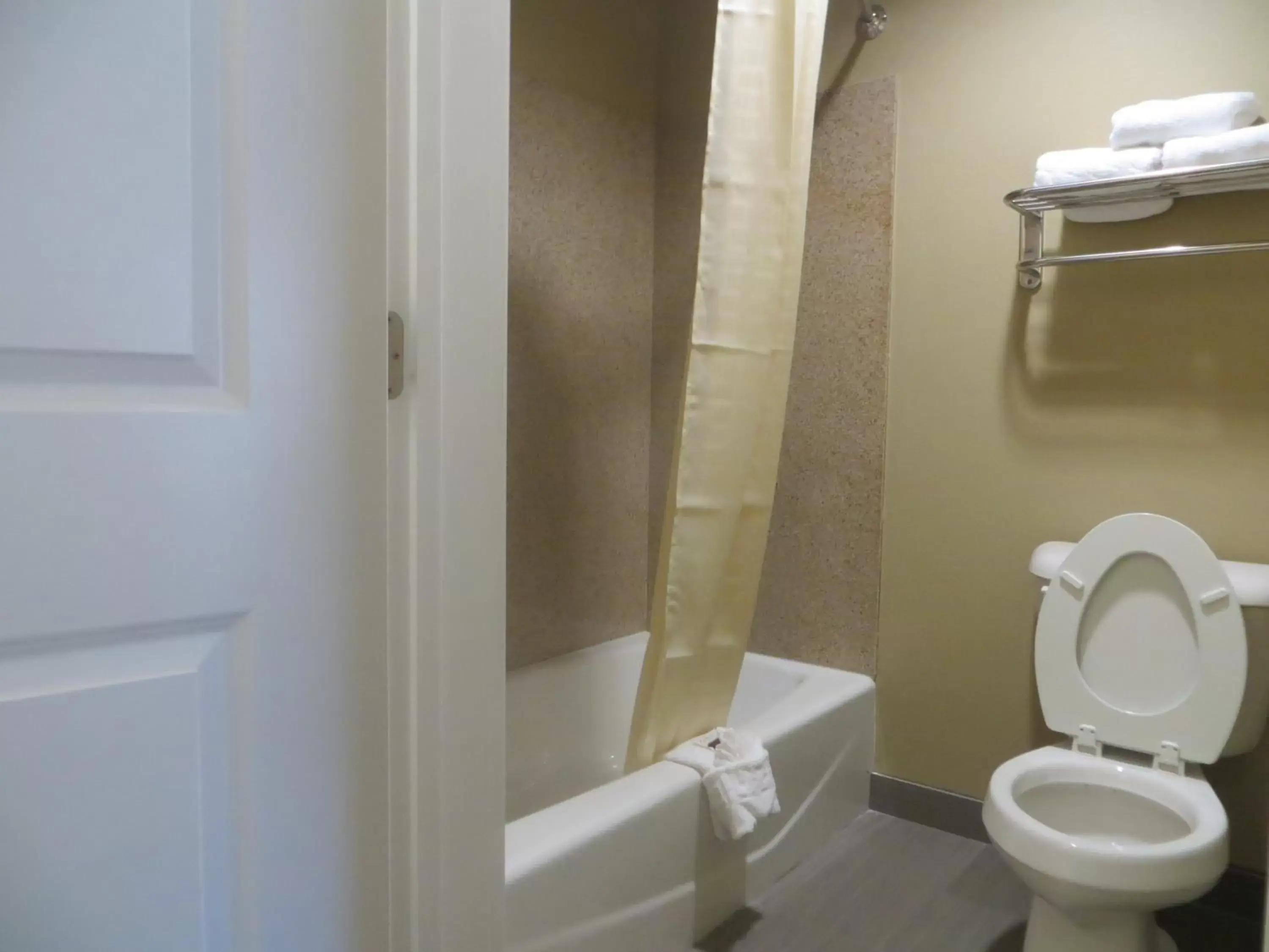 Queen Room with Two Queen Beds in Garden Inn and Suites Queen Room with Two Queen Beds in Garden Inn and Suites