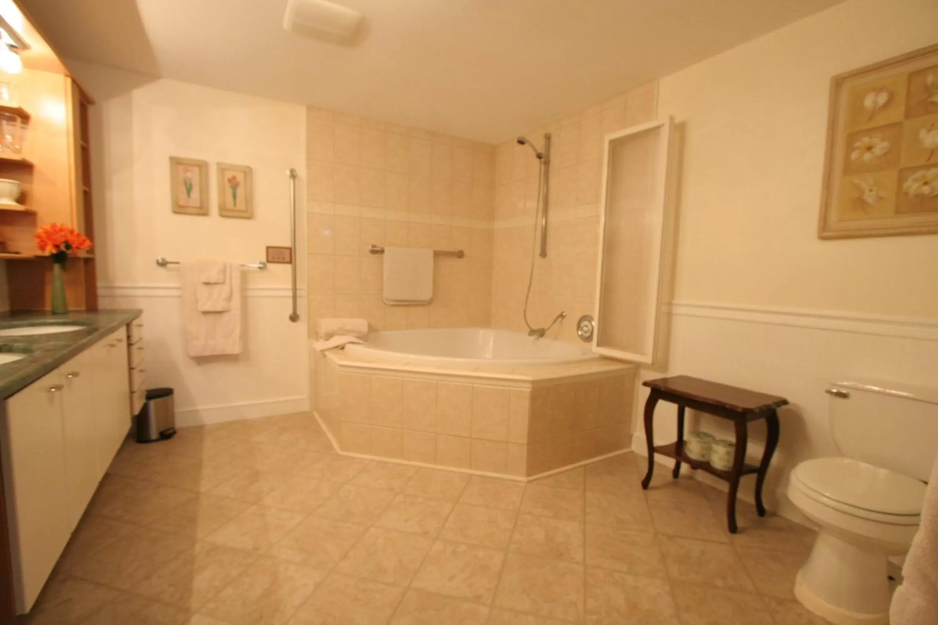 Deluxe King Room in Old Saco Inn Deluxe King Room in Old Saco Inn