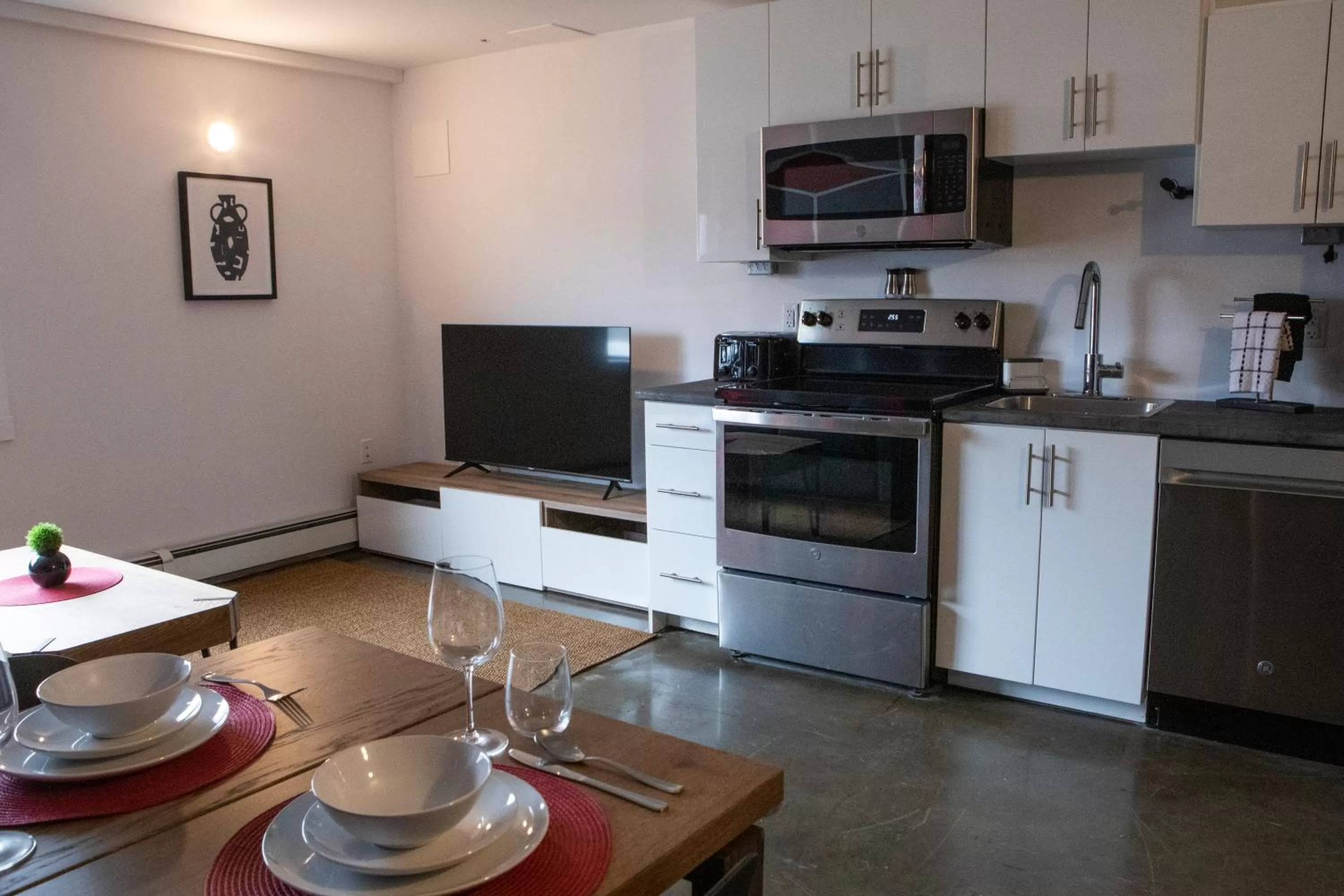 Cameo Hotel and Suites