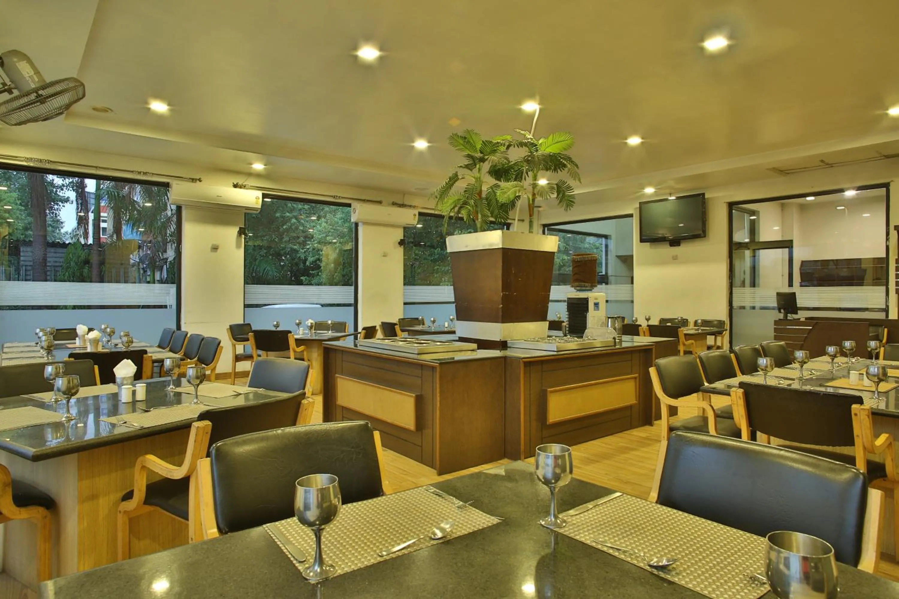 Restaurant/places to eat in Hotel The Grand Chandiram