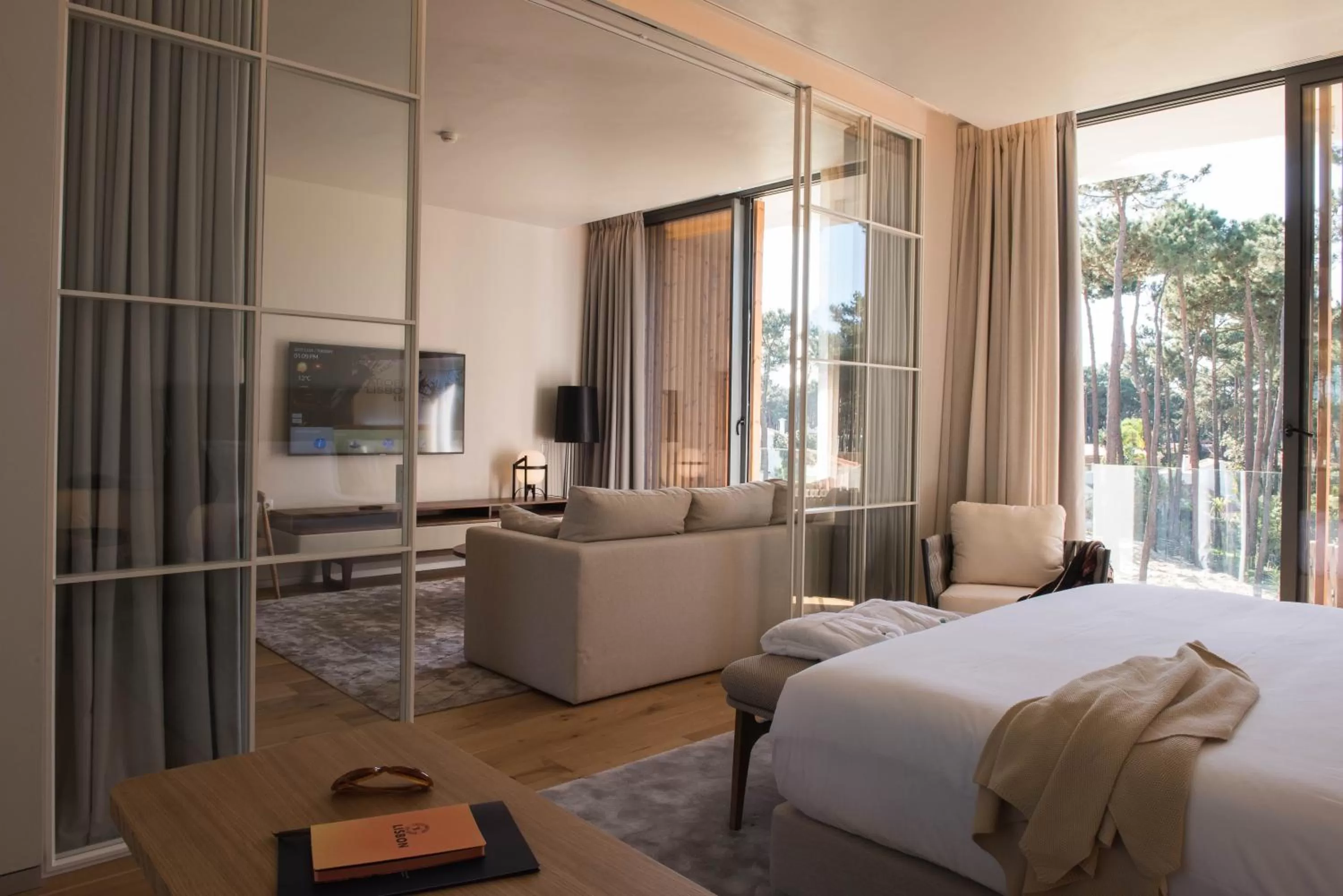 TV and multimedia, Bed in Aroeira Lisbon Hotel - Sea & Golf