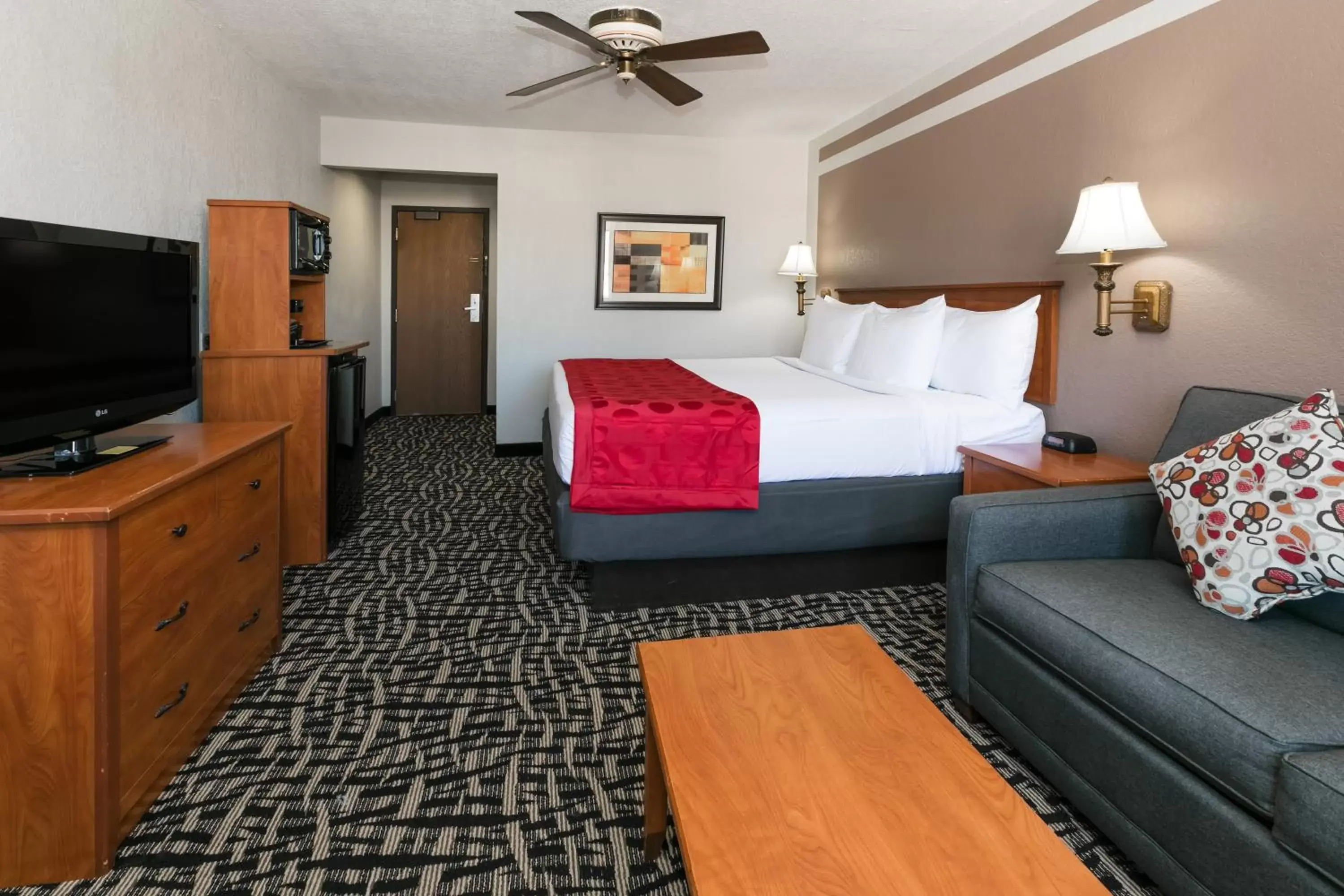 King Room - Mobility Access/Non-Smoking in Ramada by Wyndham Oklahoma City Airport North King Room - Mobility Access/Non-Smoking in Ramada by Wyndham Oklahoma City Airport North
