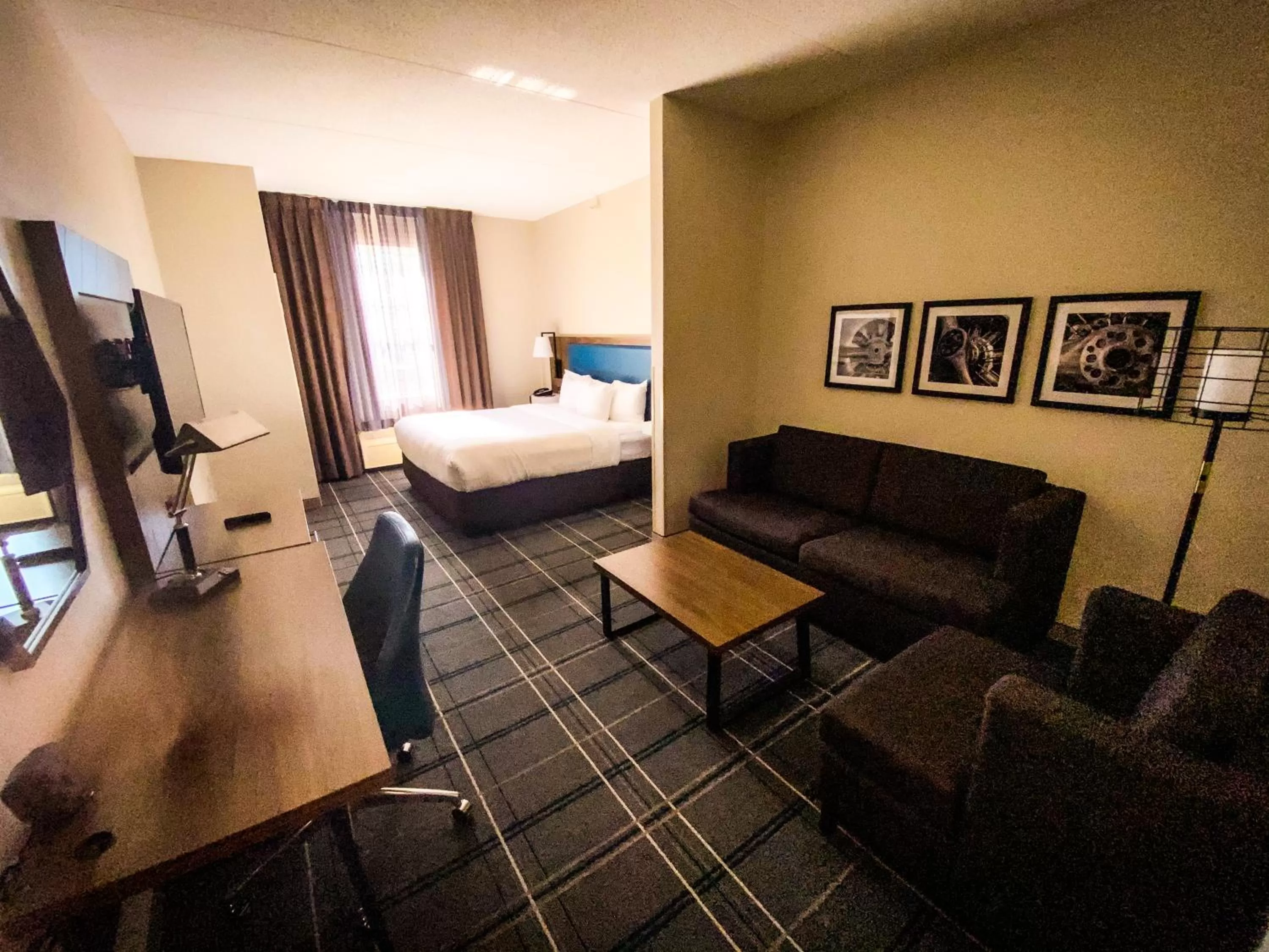 King Suite - Accessible/Non-Smoking in Comfort Suites Newport News Airport