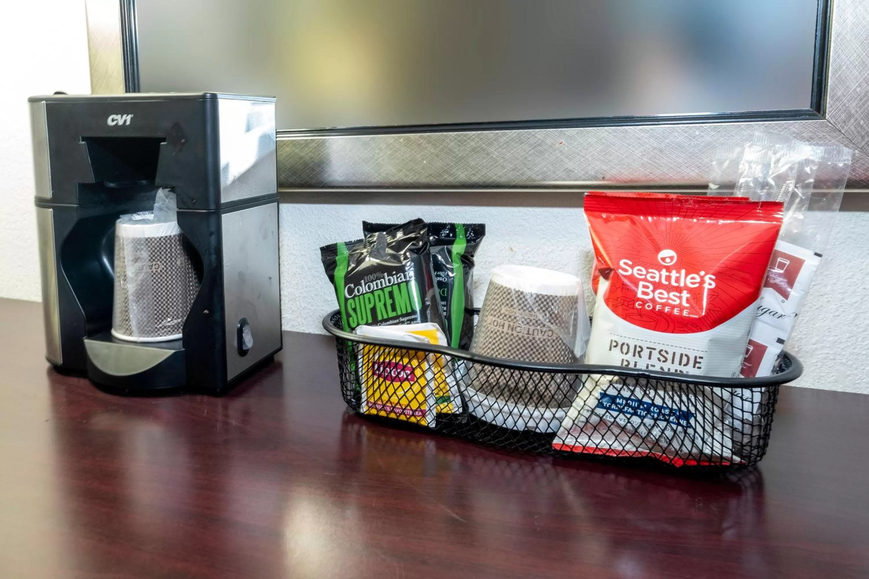 Photo of the whole room in Red Roof PLUS Newark Liberty Airport - Carteret