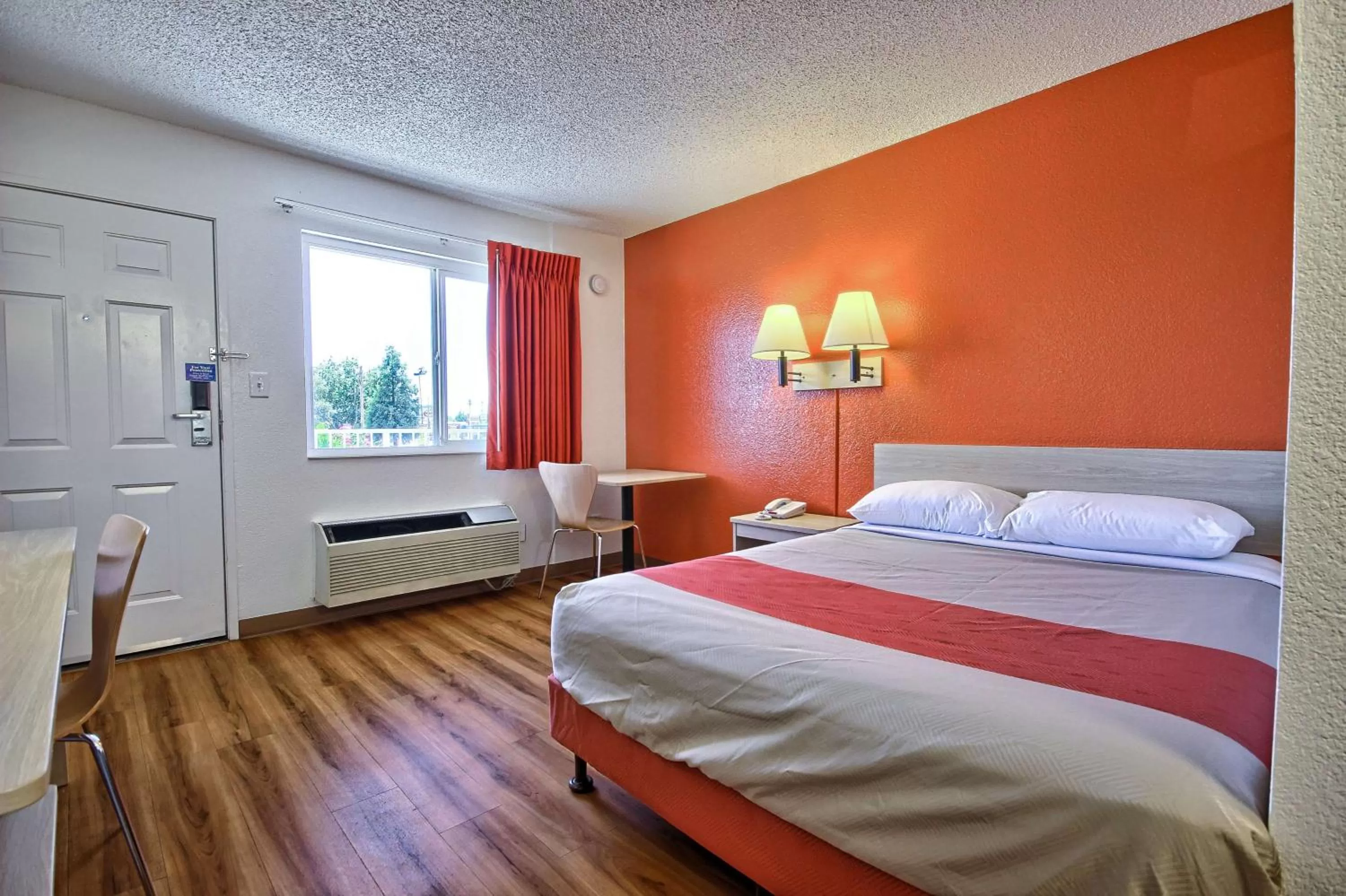 TV and multimedia in Motel 6-Fresno, CA - Blackstone South